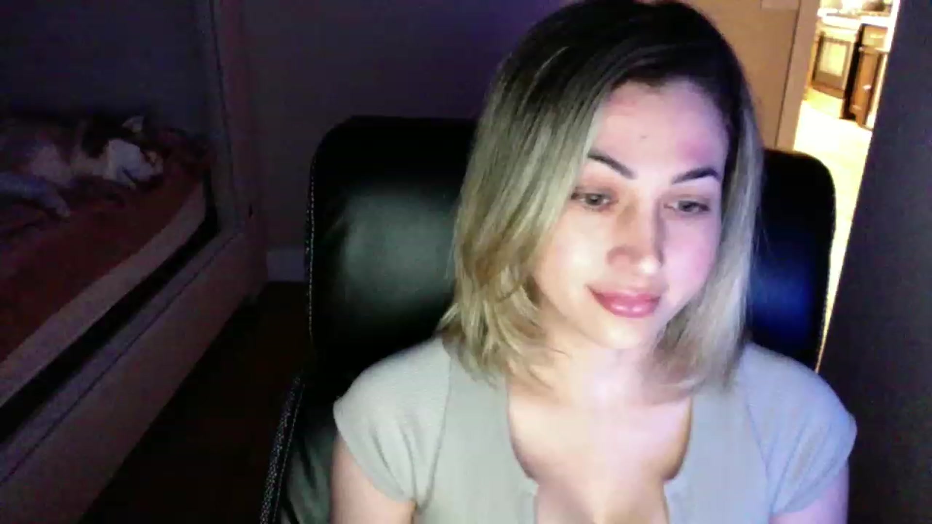 Gallery image thumbnail from CLARABENE's myfreecams stream on, 11/19/2022, 01:25 image 10 of 20