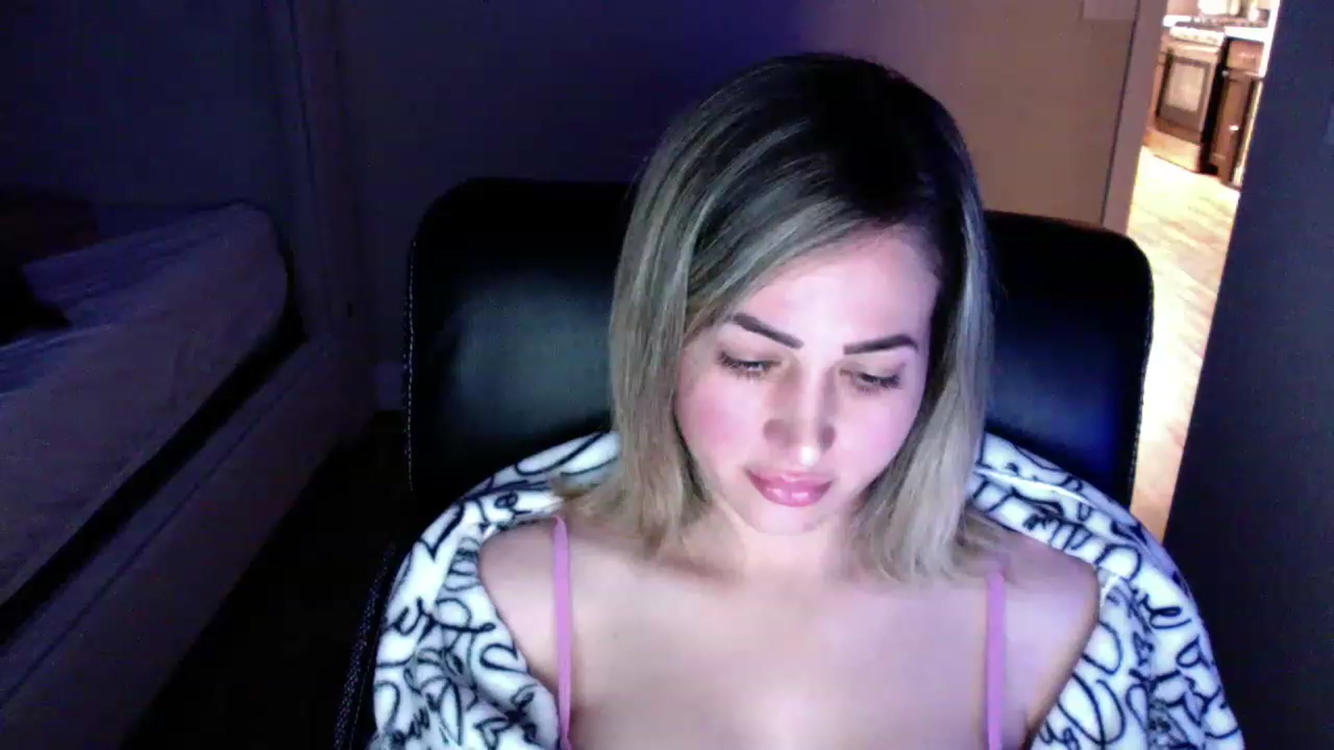 Gallery image thumbnail from CLARABENE's myfreecams stream on, 11/20/2022, 02:35 image 18 of 20