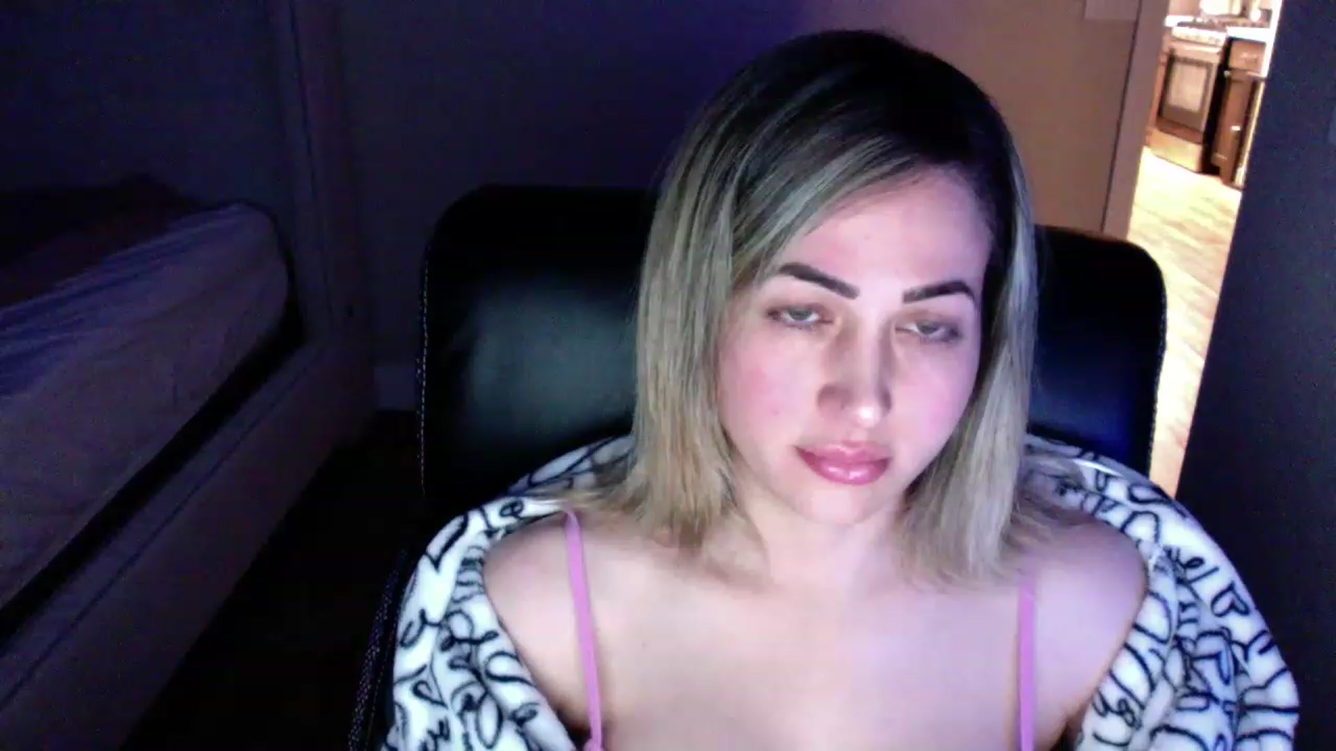 Gallery image thumbnail from CLARABENE's myfreecams stream on, 11/20/2022, 02:35 image 2 of 20