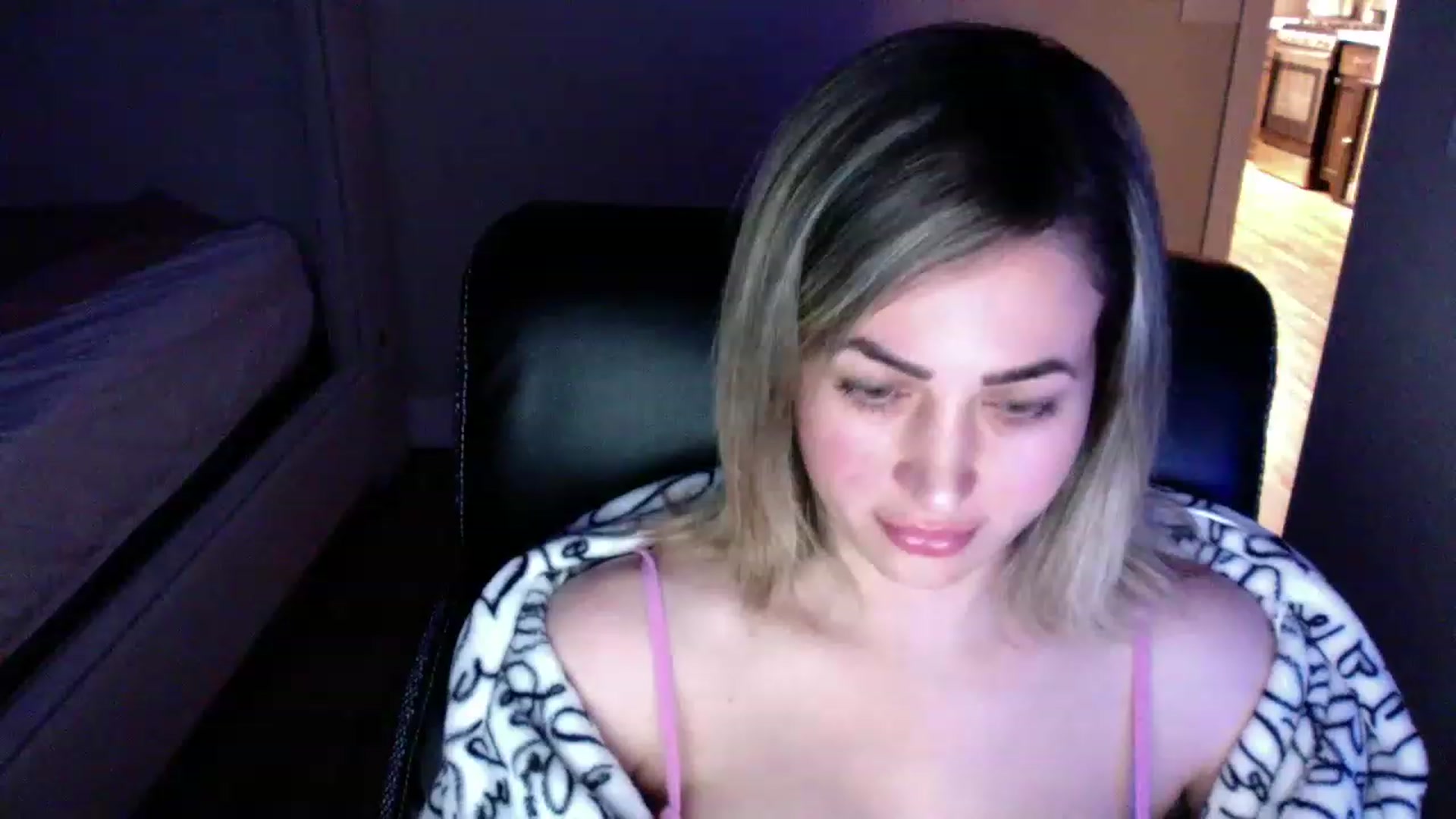 Gallery image thumbnail from CLARABENE's myfreecams stream on, 11/20/2022, 02:35 image 1 of 20