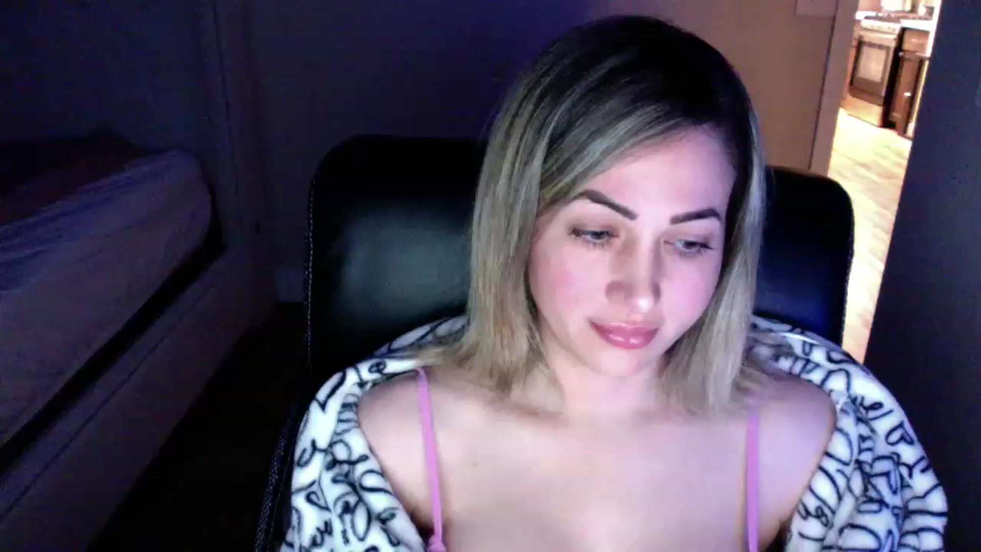 Gallery image thumbnail from CLARABENE's myfreecams stream on, 11/20/2022, 02:35 image 3 of 20