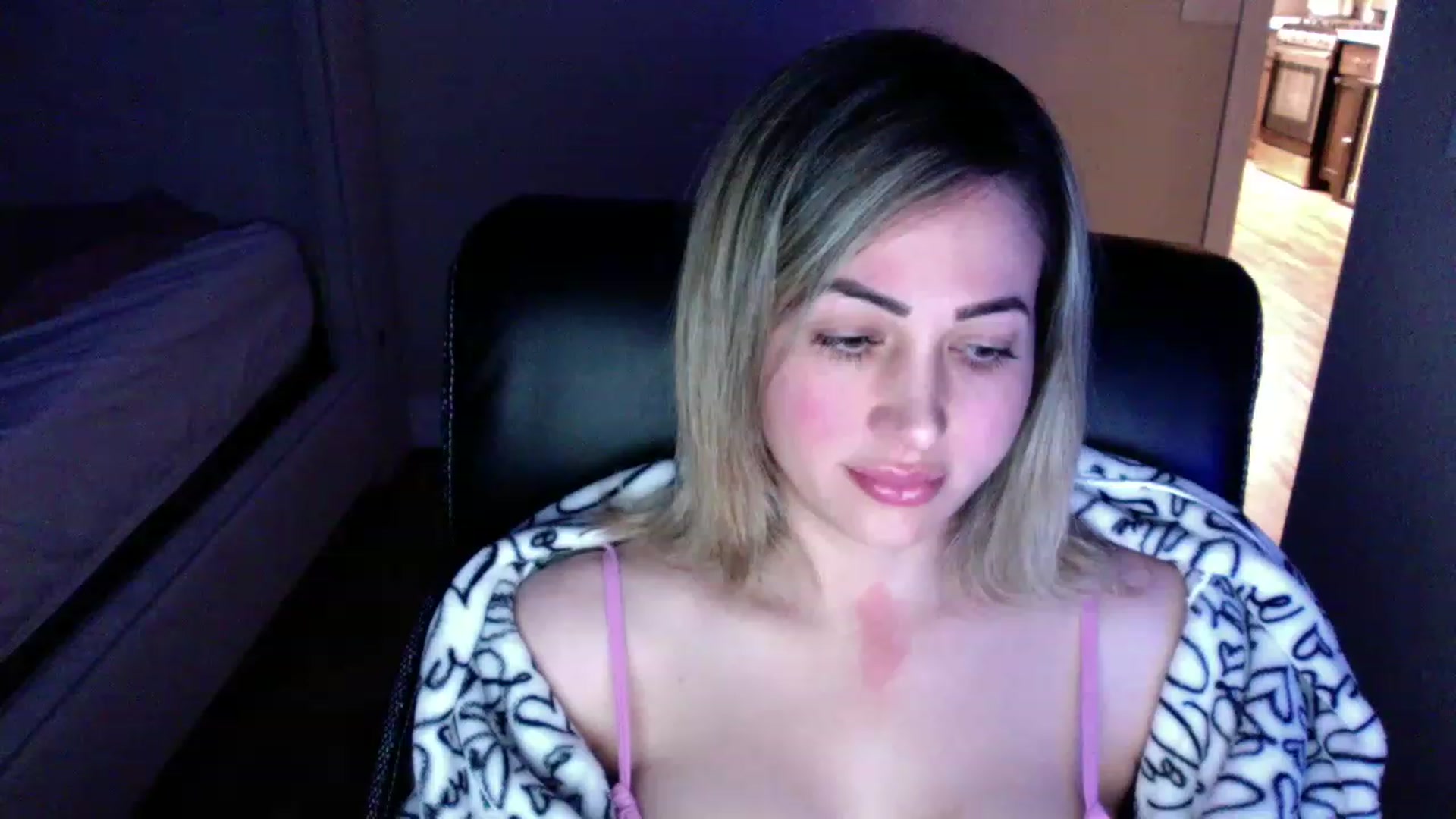 Gallery image thumbnail from CLARABENE's myfreecams stream on, 11/20/2022, 02:35 image 9 of 20