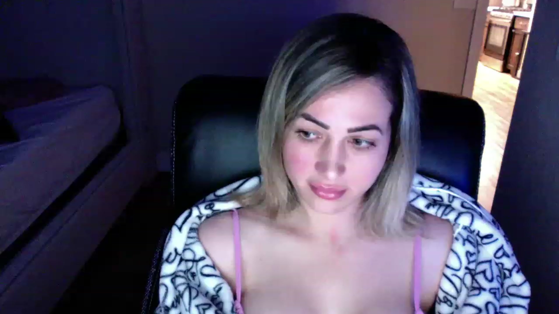 Gallery image thumbnail from CLARABENE's myfreecams stream on, 11/20/2022, 02:35 image 11 of 20