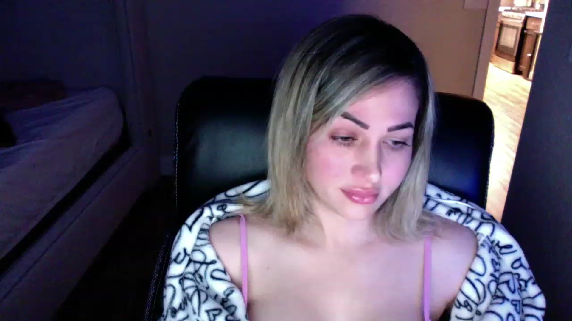 Gallery image thumbnail from CLARABENE's myfreecams stream on, 11/20/2022, 02:35 image 14 of 20