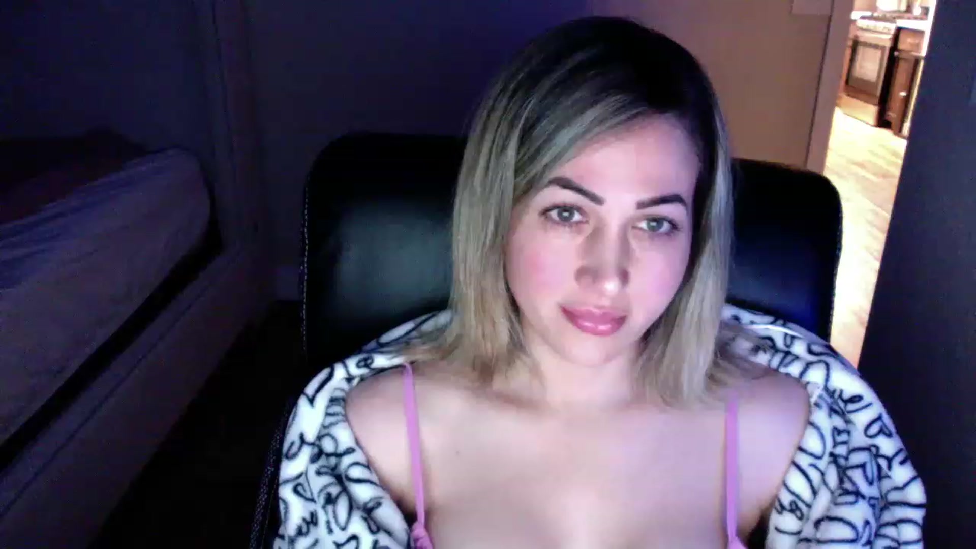 Gallery image thumbnail from CLARABENE's myfreecams stream on, 11/20/2022, 02:35 image 5 of 20