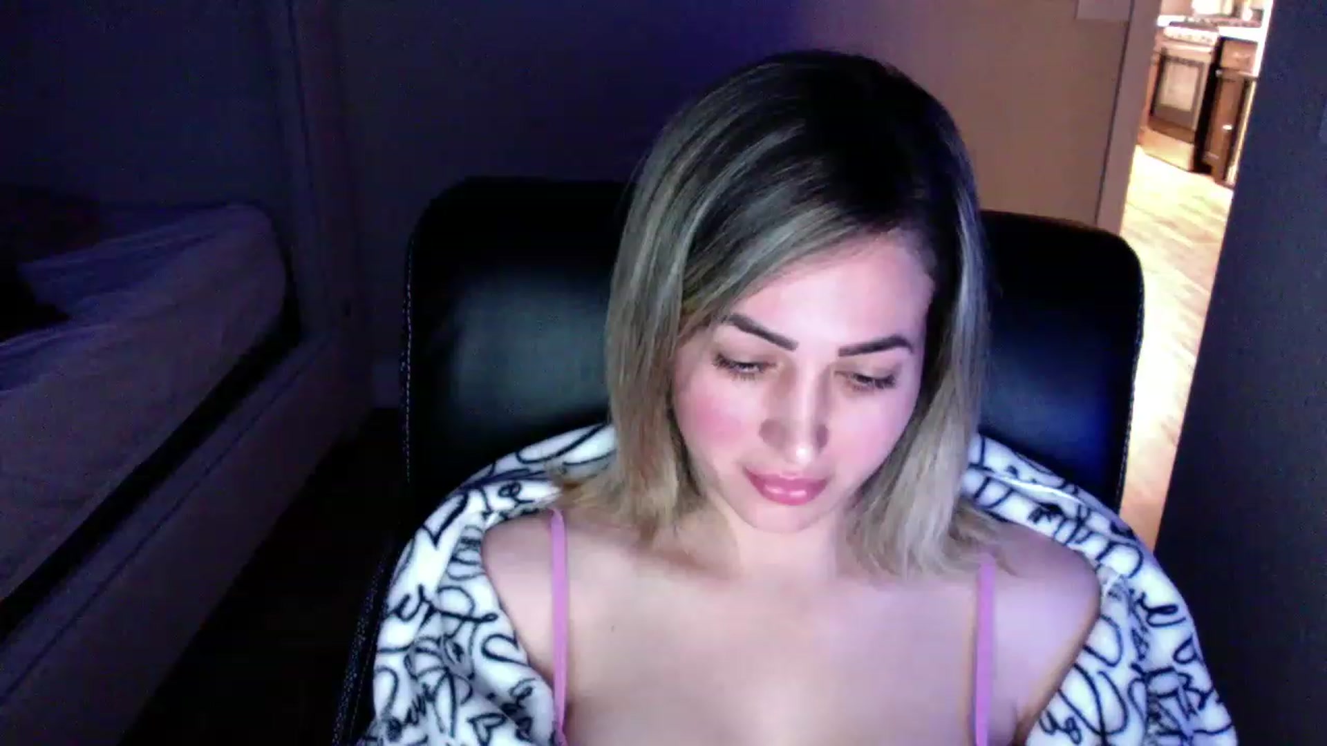 Gallery image thumbnail from CLARABENE's myfreecams stream on, 11/20/2022, 02:35 image 17 of 20
