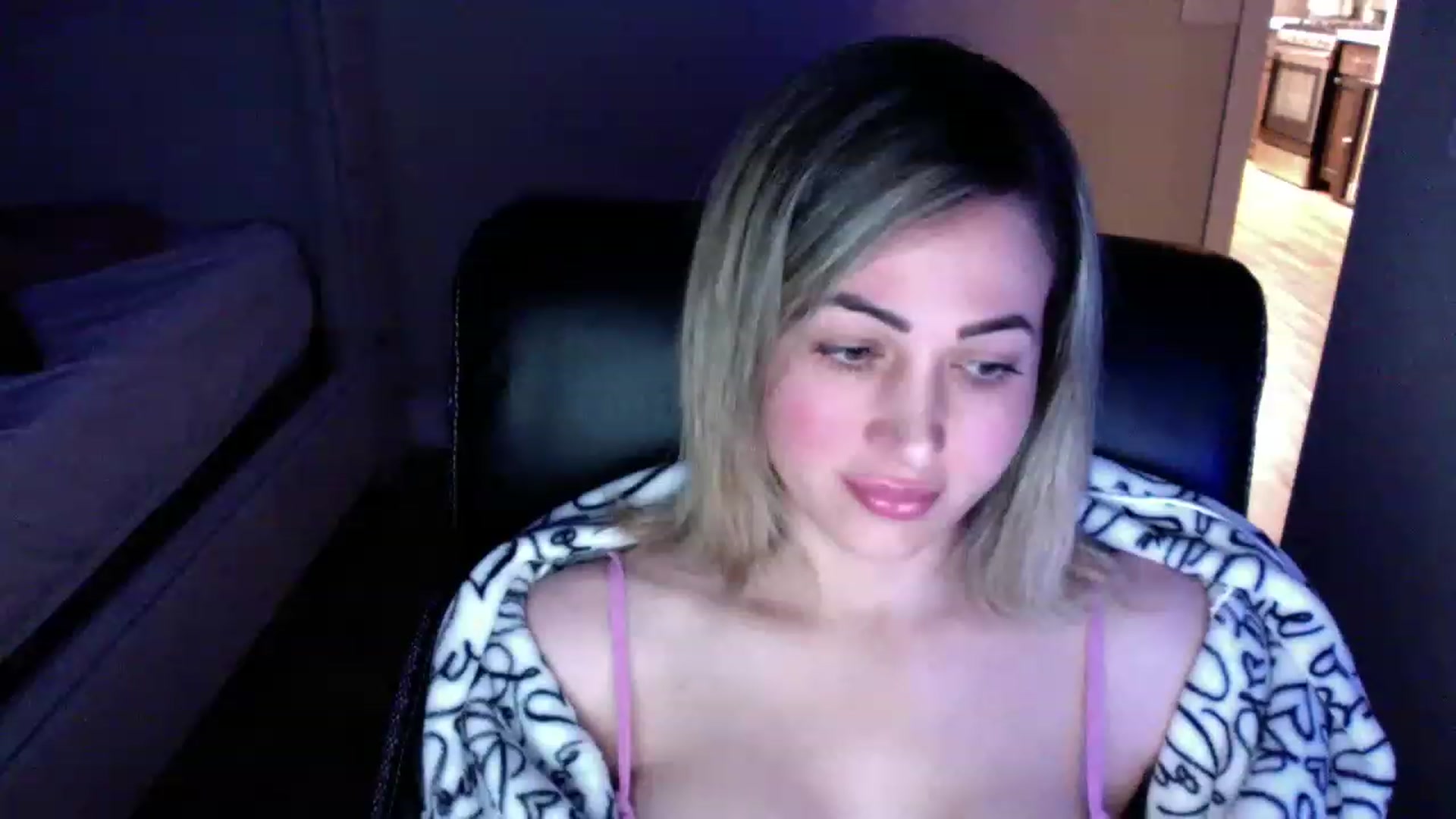 Gallery image thumbnail from CLARABENE's myfreecams stream on, 11/20/2022, 02:35 image 13 of 20