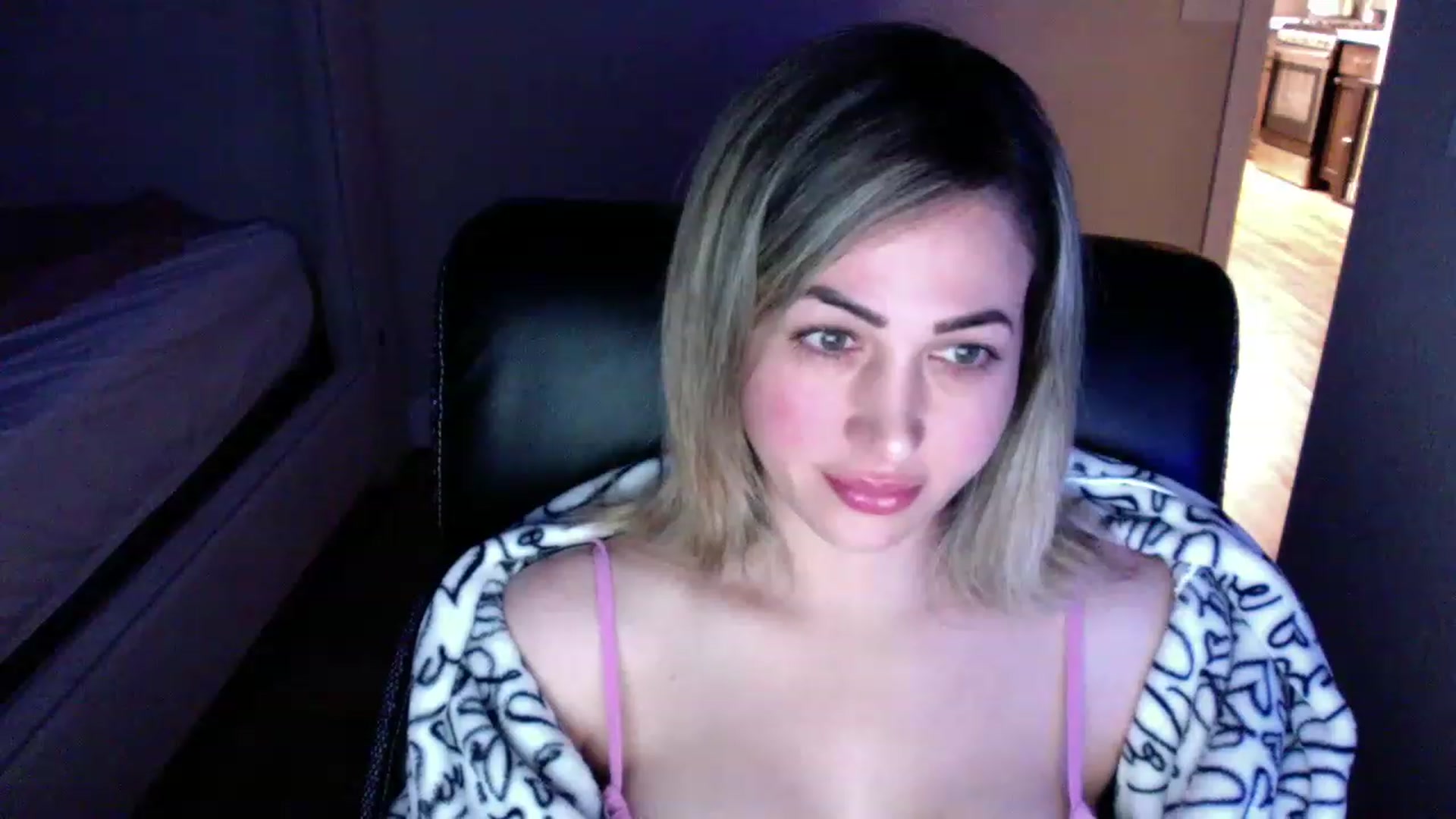 Gallery image thumbnail from CLARABENE's myfreecams stream on, 11/20/2022, 02:35 image 7 of 20
