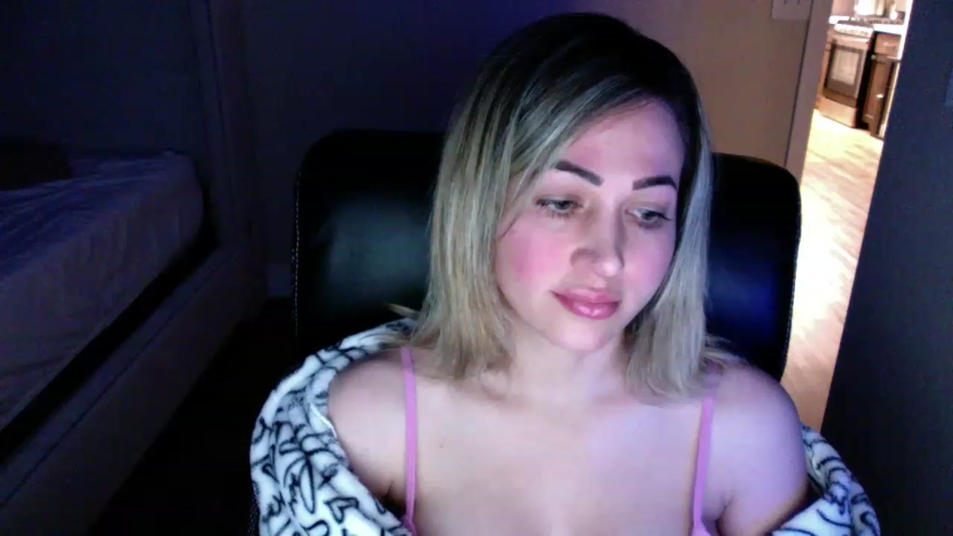 Gallery image thumbnail from CLARABENE's myfreecams stream on, 11/20/2022, 03:04 image 19 of 20