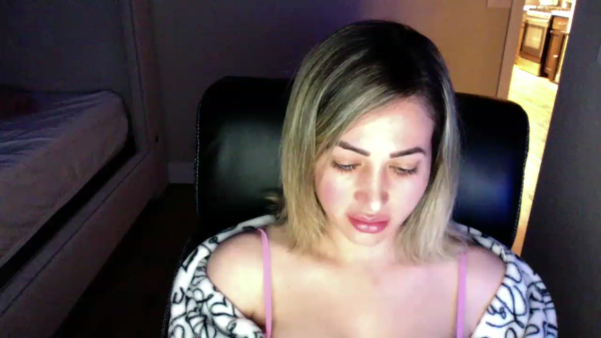 Gallery image thumbnail from CLARABENE's myfreecams stream on, 11/20/2022, 03:04 image 6 of 20