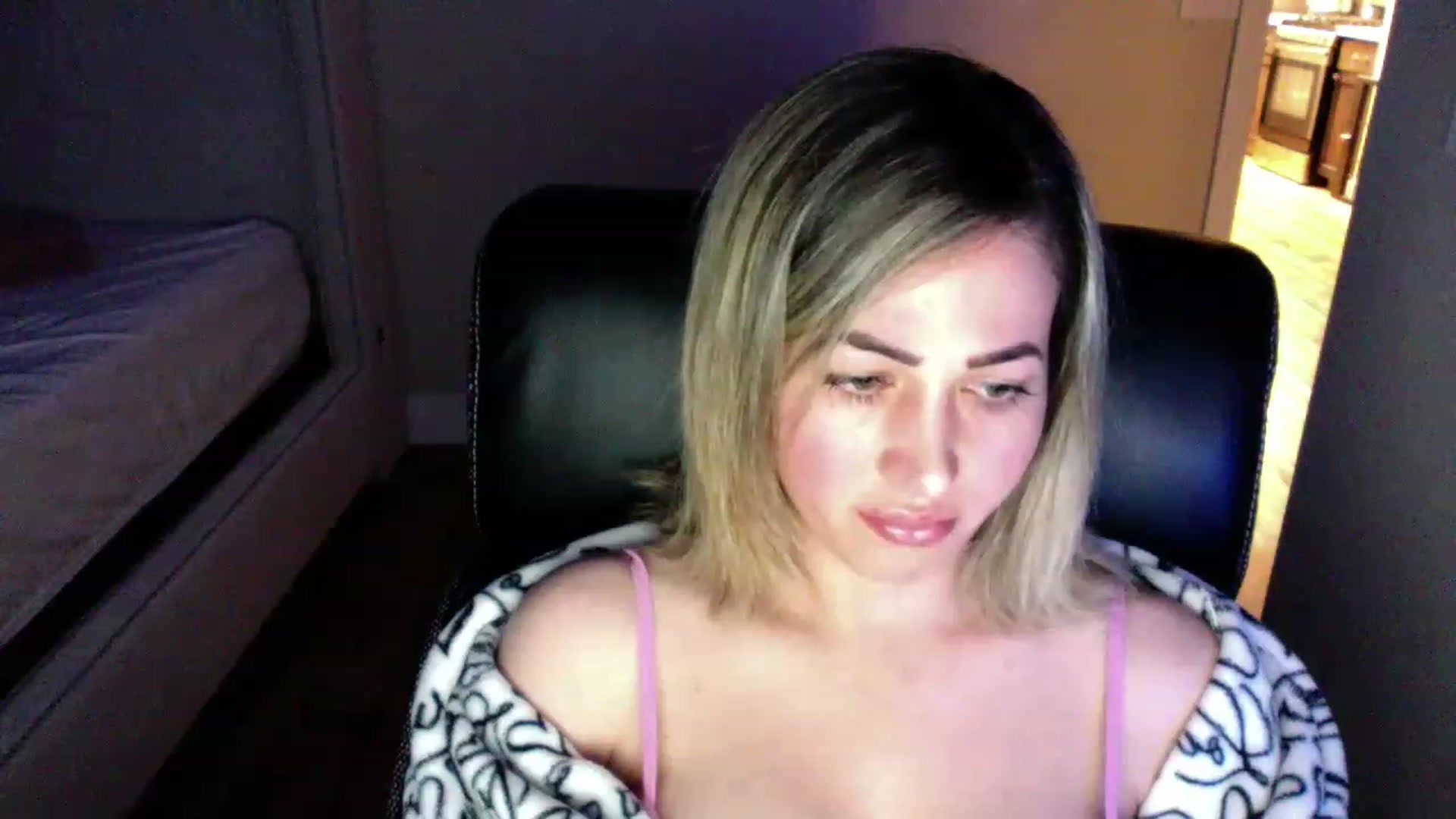 Gallery image thumbnail from CLARABENE's myfreecams stream on, 11/20/2022, 03:04 image 9 of 20