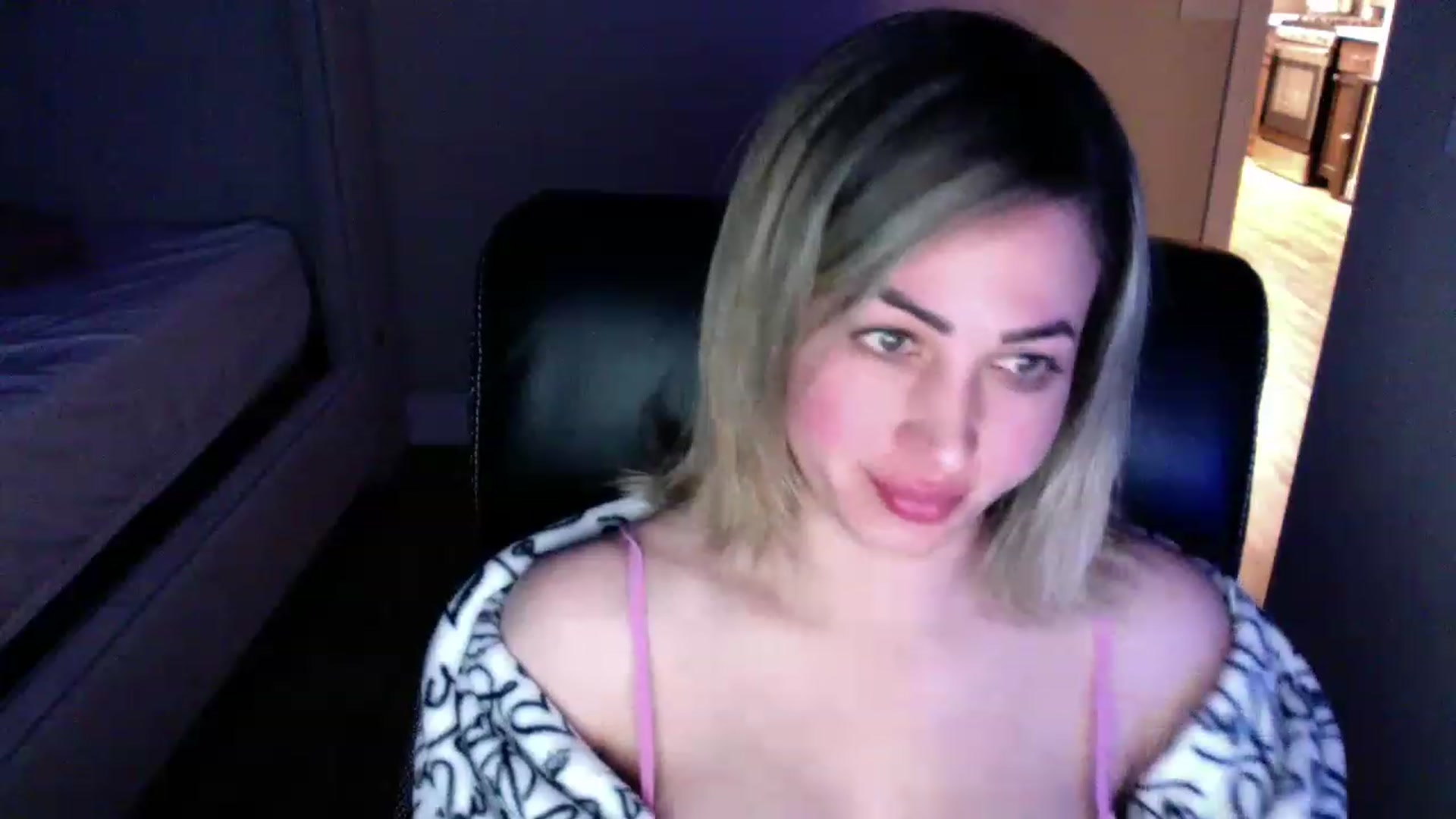 Gallery image thumbnail from CLARABENE's myfreecams stream on, 11/20/2022, 03:04 image 15 of 20