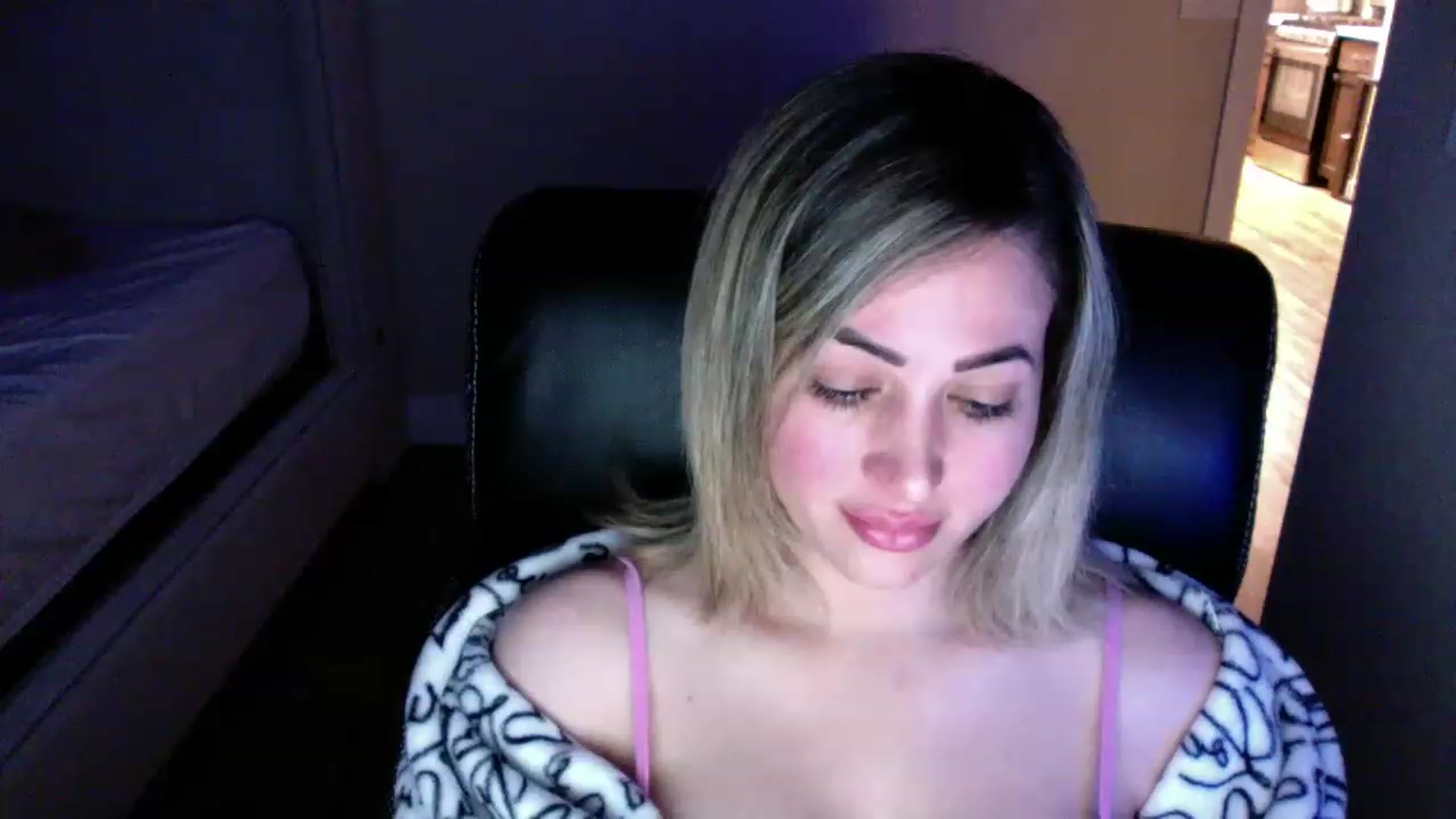 Gallery image thumbnail from CLARABENE's myfreecams stream on, 11/20/2022, 03:04 image 12 of 20