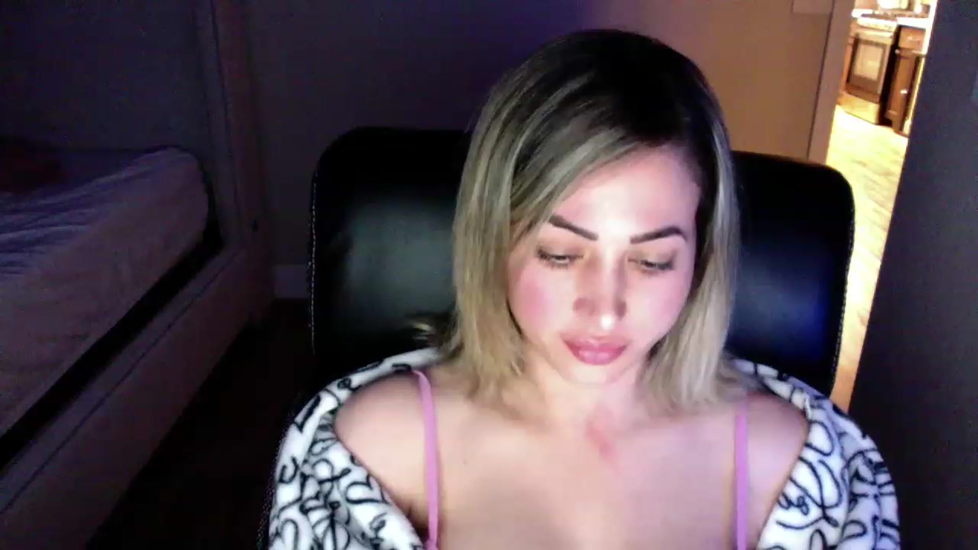 Gallery image thumbnail from CLARABENE's myfreecams stream on, 11/20/2022, 03:04 image 2 of 20