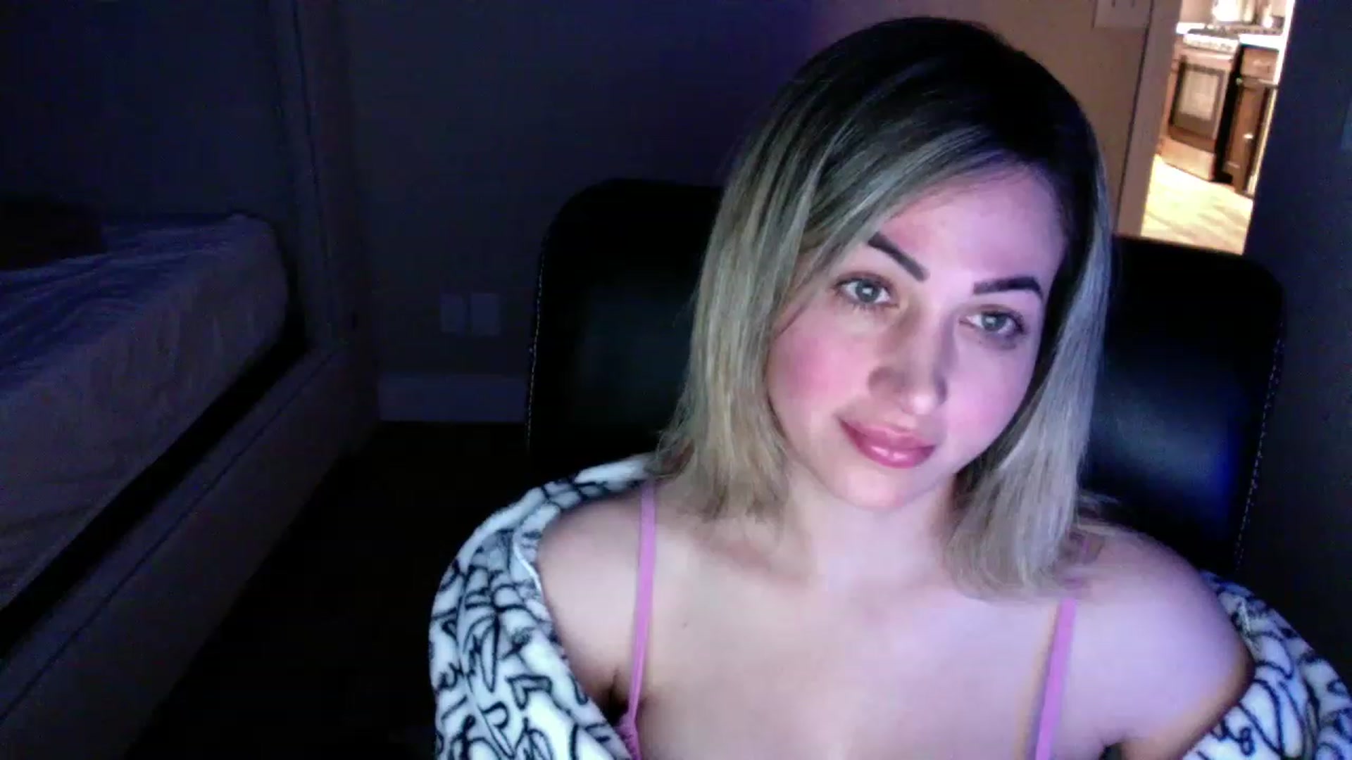 Gallery image thumbnail from CLARABENE's myfreecams stream on, 11/20/2022, 03:04 image 20 of 20