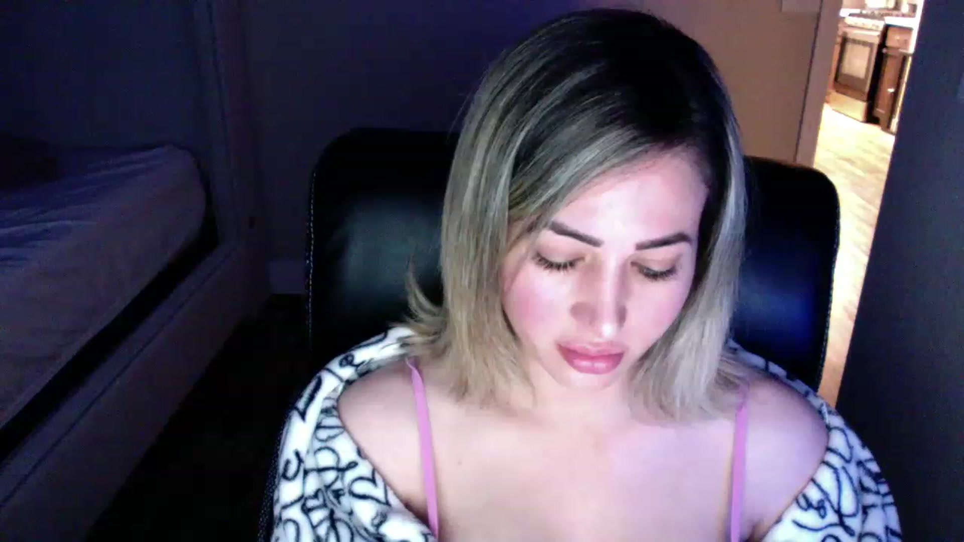 Gallery image thumbnail from CLARABENE's myfreecams stream on, 11/20/2022, 03:04 image 13 of 20