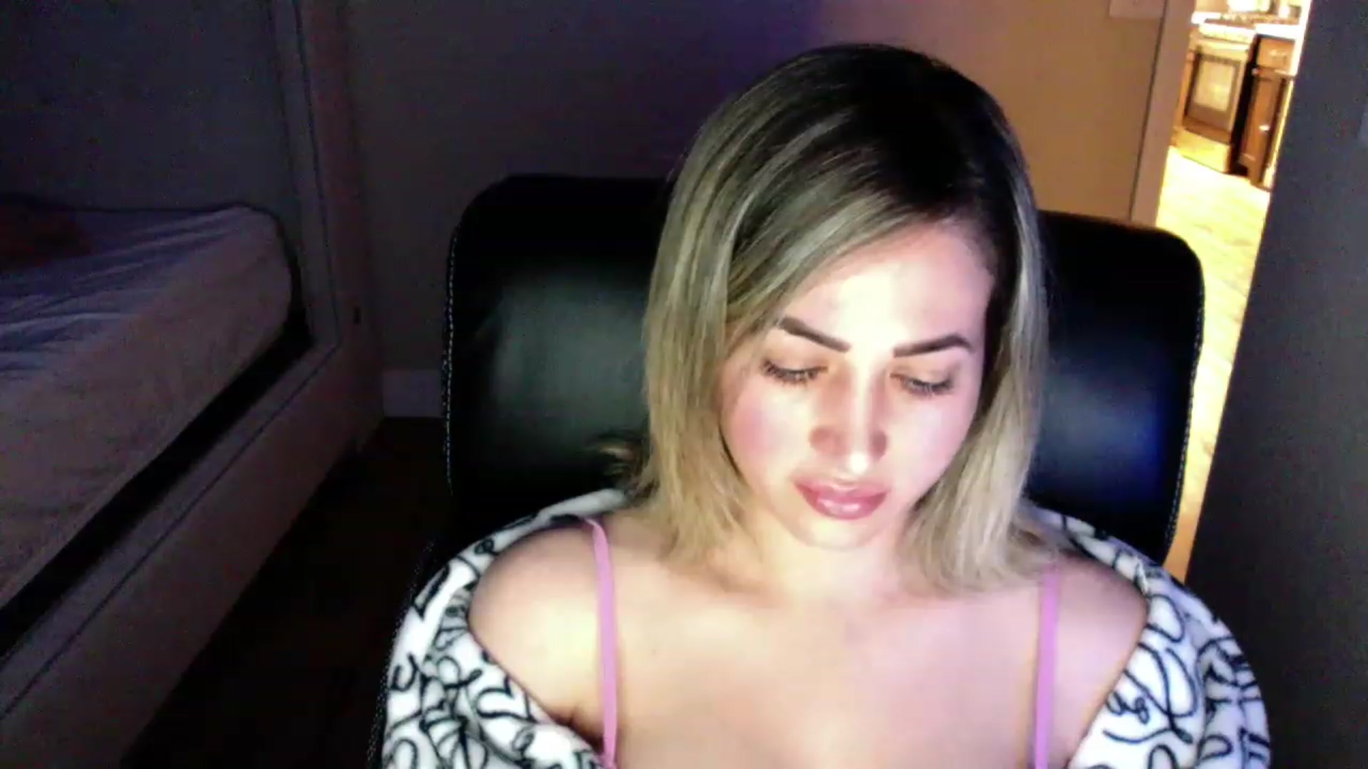 Gallery image thumbnail from CLARABENE's myfreecams stream on, 11/20/2022, 03:04 image 7 of 20
