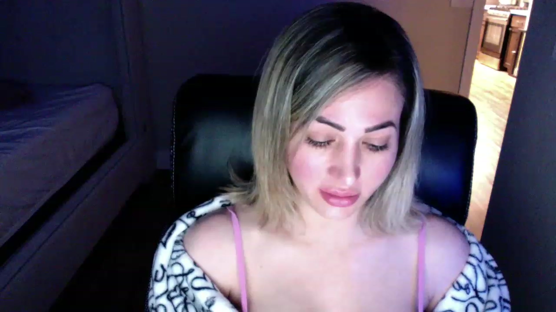 Gallery image thumbnail from CLARABENE's myfreecams stream on, 11/20/2022, 03:04 image 14 of 20