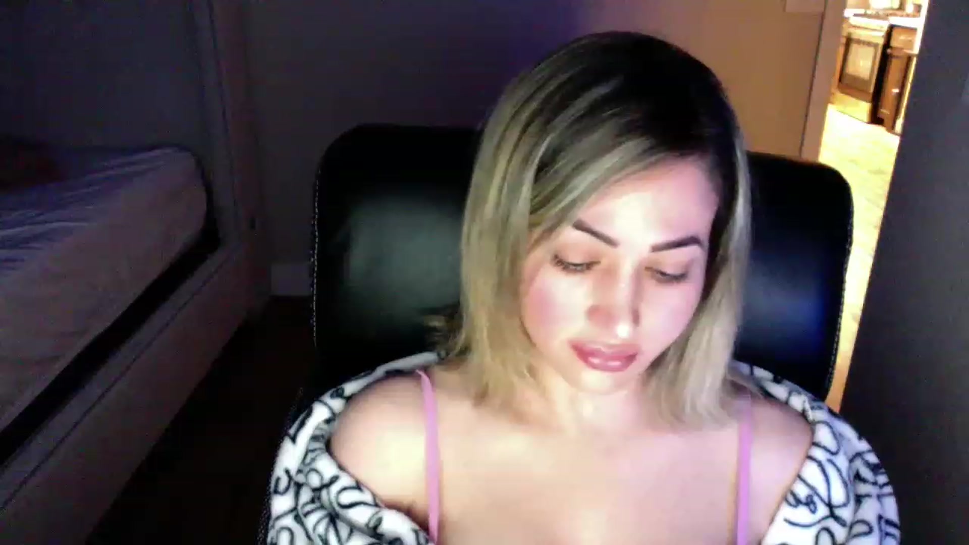 Gallery image thumbnail from CLARABENE's myfreecams stream on, 11/20/2022, 03:04 image 10 of 20