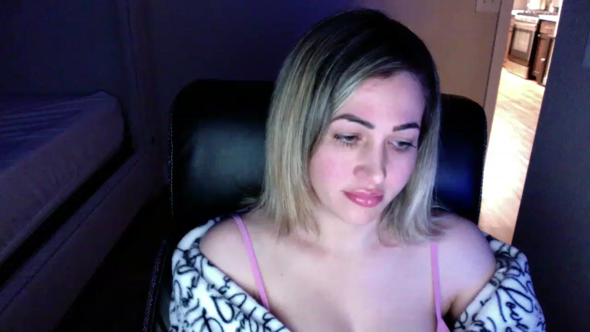 Gallery image thumbnail from CLARABENE's myfreecams stream on, 11/20/2022, 04:34 image 6 of 20