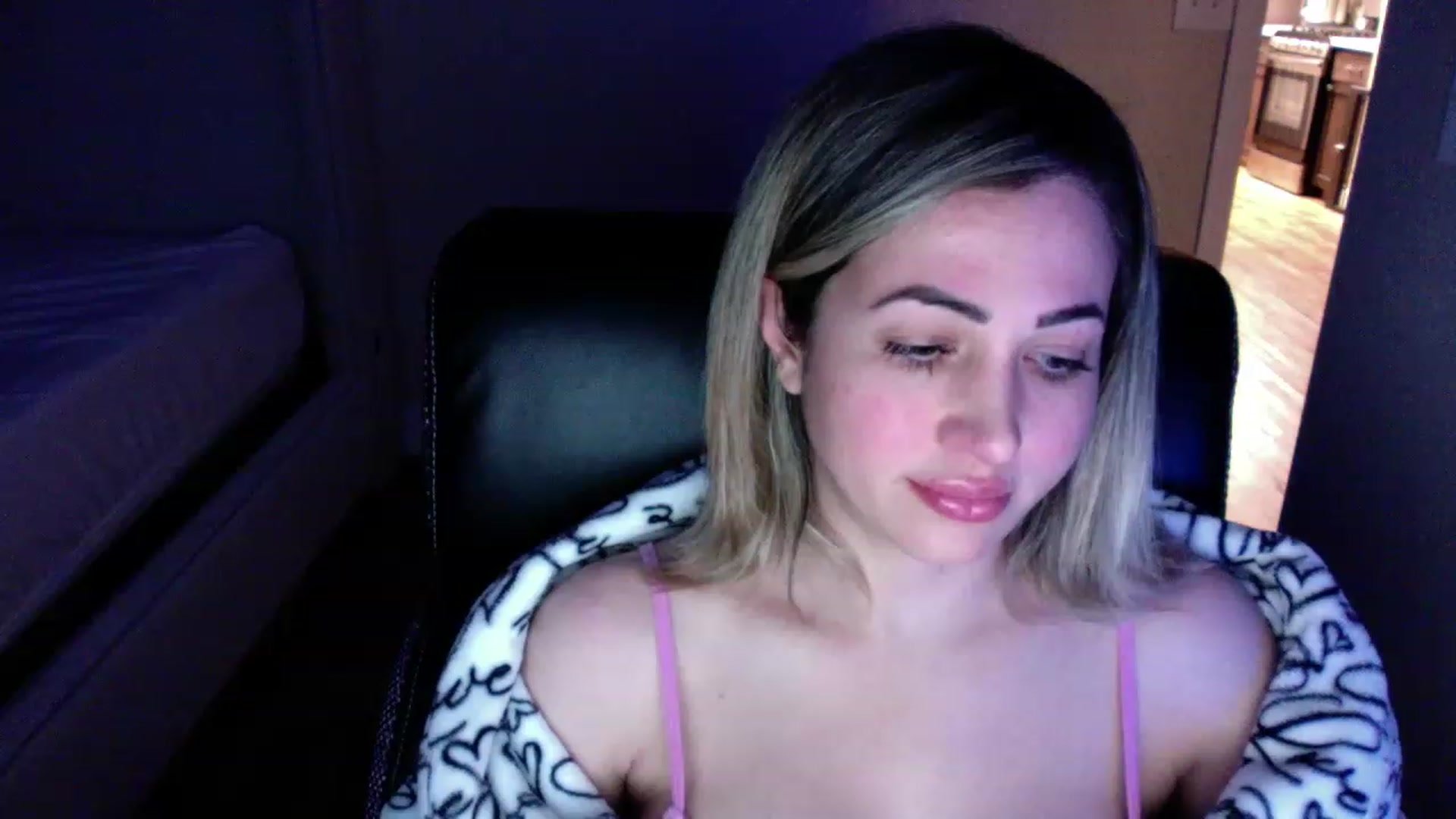 Gallery image thumbnail from CLARABENE's myfreecams stream on, 11/20/2022, 04:34 image 9 of 20