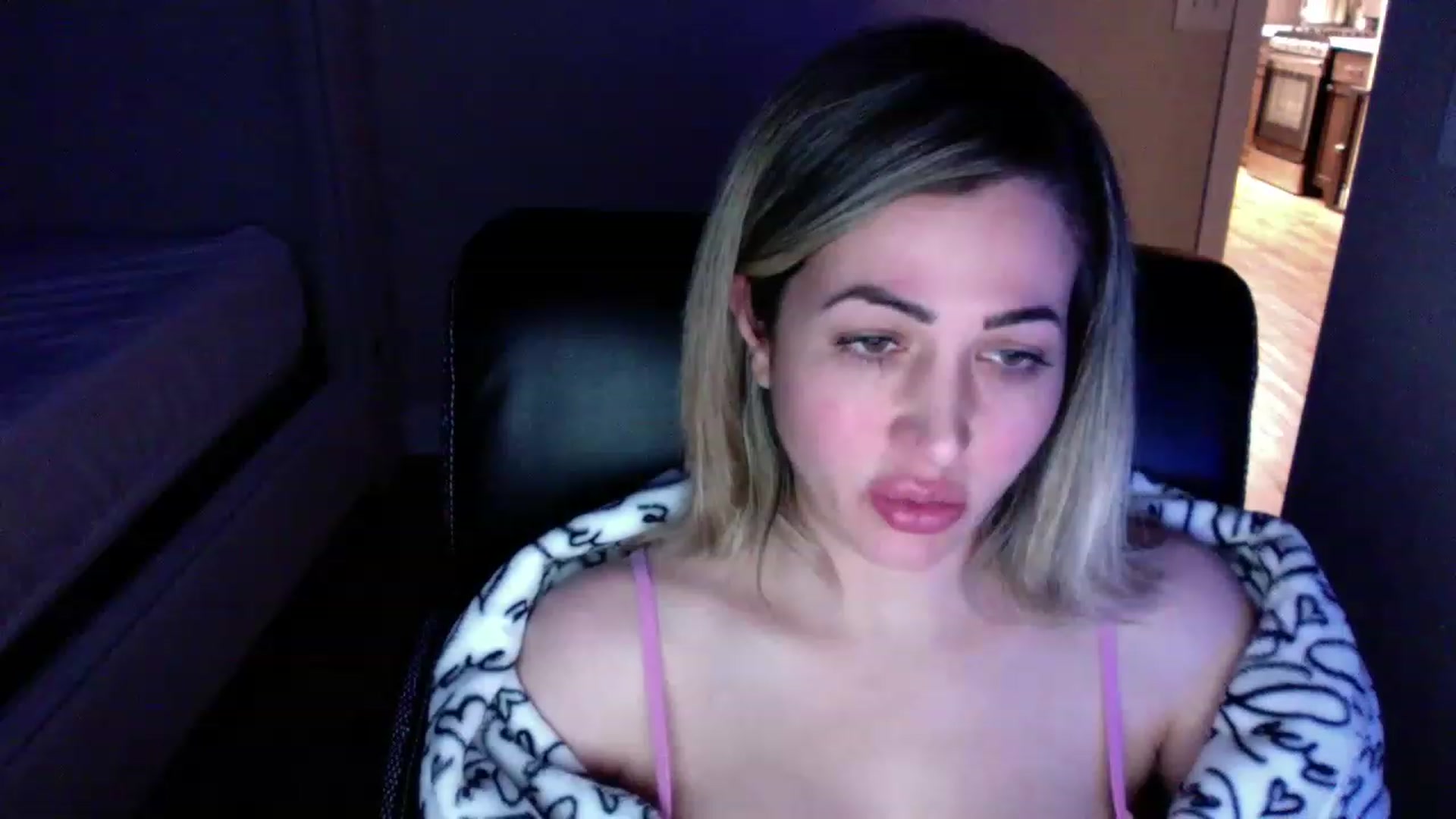 Gallery image thumbnail from CLARABENE's myfreecams stream on, 11/20/2022, 04:34 image 10 of 20