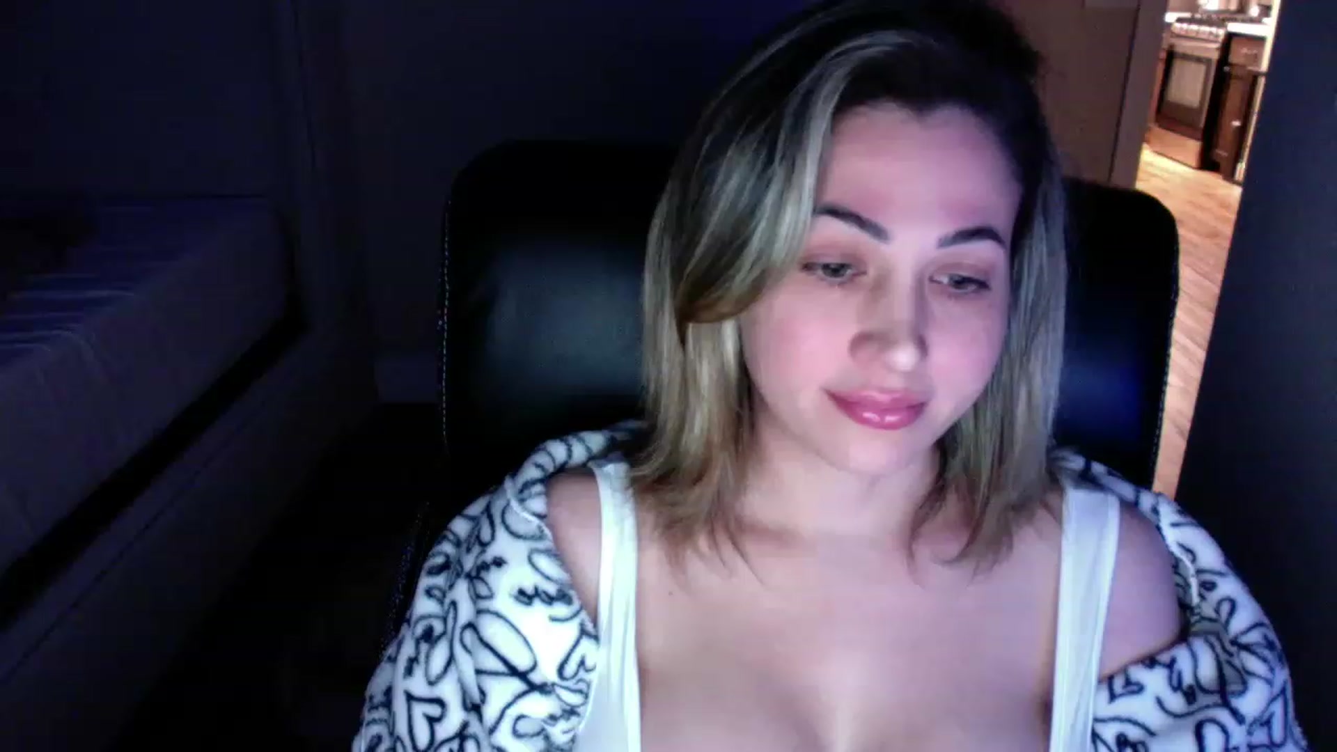 Gallery image thumbnail from CLARABENE's myfreecams stream on, 11/24/2022, 04:08 image 8 of 20