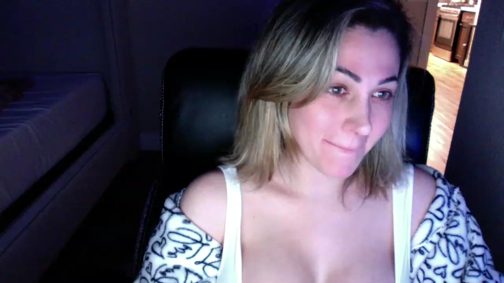 Gallery image thumbnail from CLARABENE's myfreecams stream on, 11/24/2022, 04:08 image 11 of 20