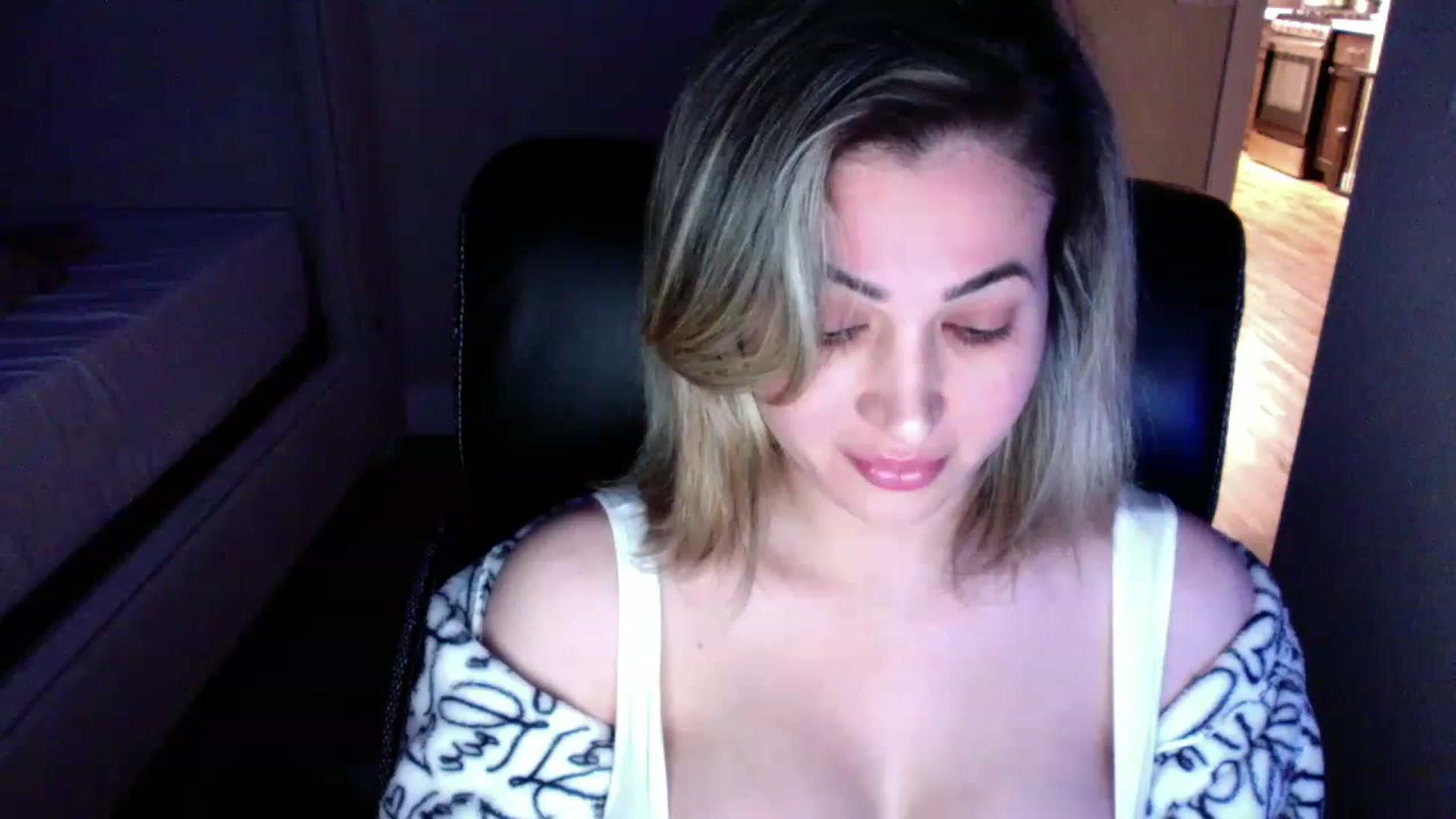 Gallery image thumbnail from CLARABENE's myfreecams stream on, 11/24/2022, 04:08 image 12 of 20