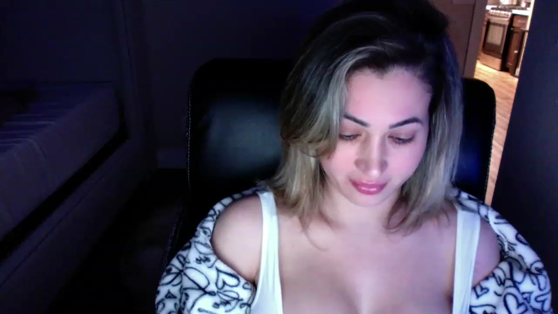 Gallery image thumbnail from CLARABENE's myfreecams stream on, 11/24/2022, 04:08 image 7 of 20