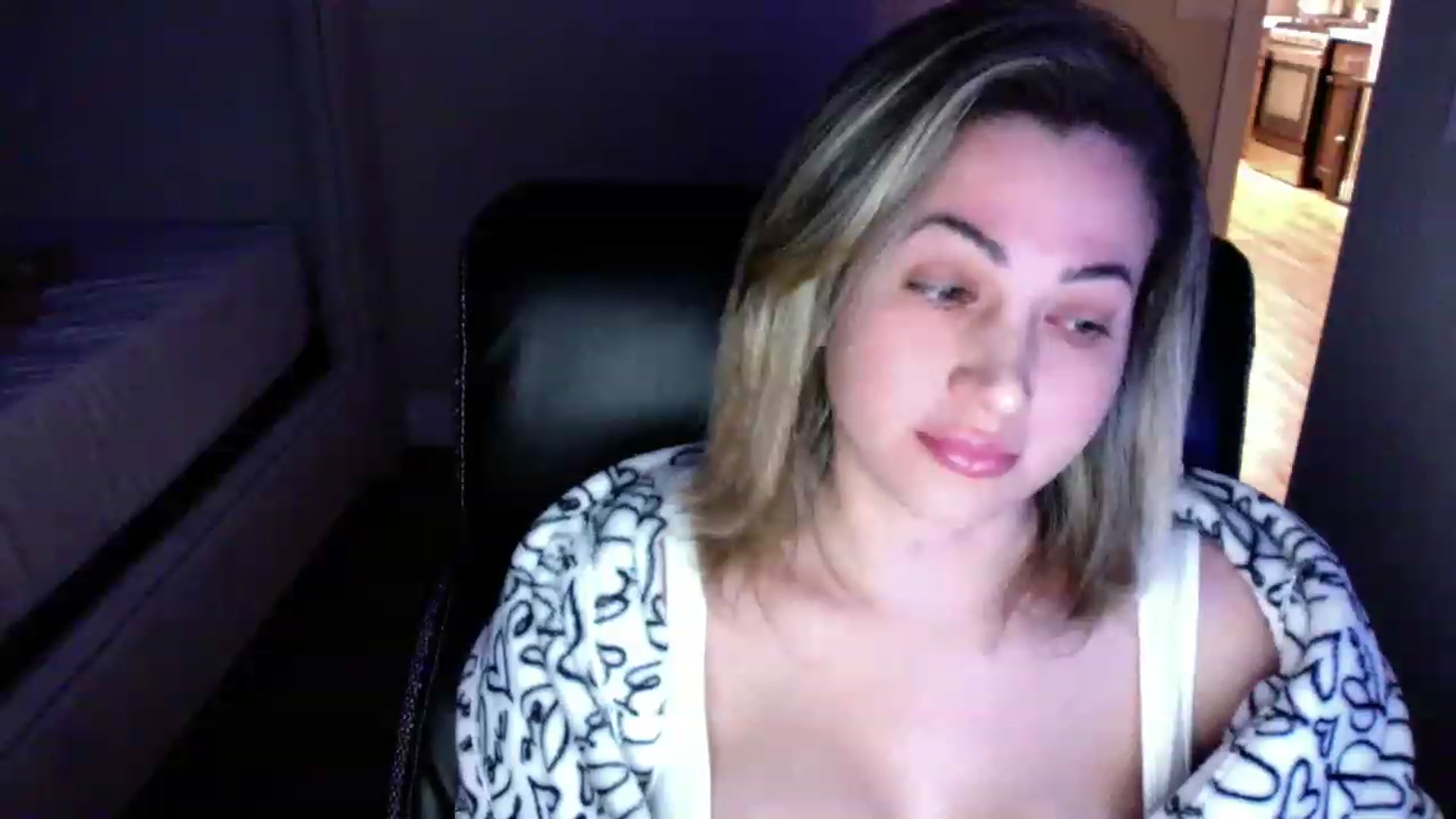 Gallery image thumbnail from CLARABENE's myfreecams stream on, 11/24/2022, 04:08 image 20 of 20