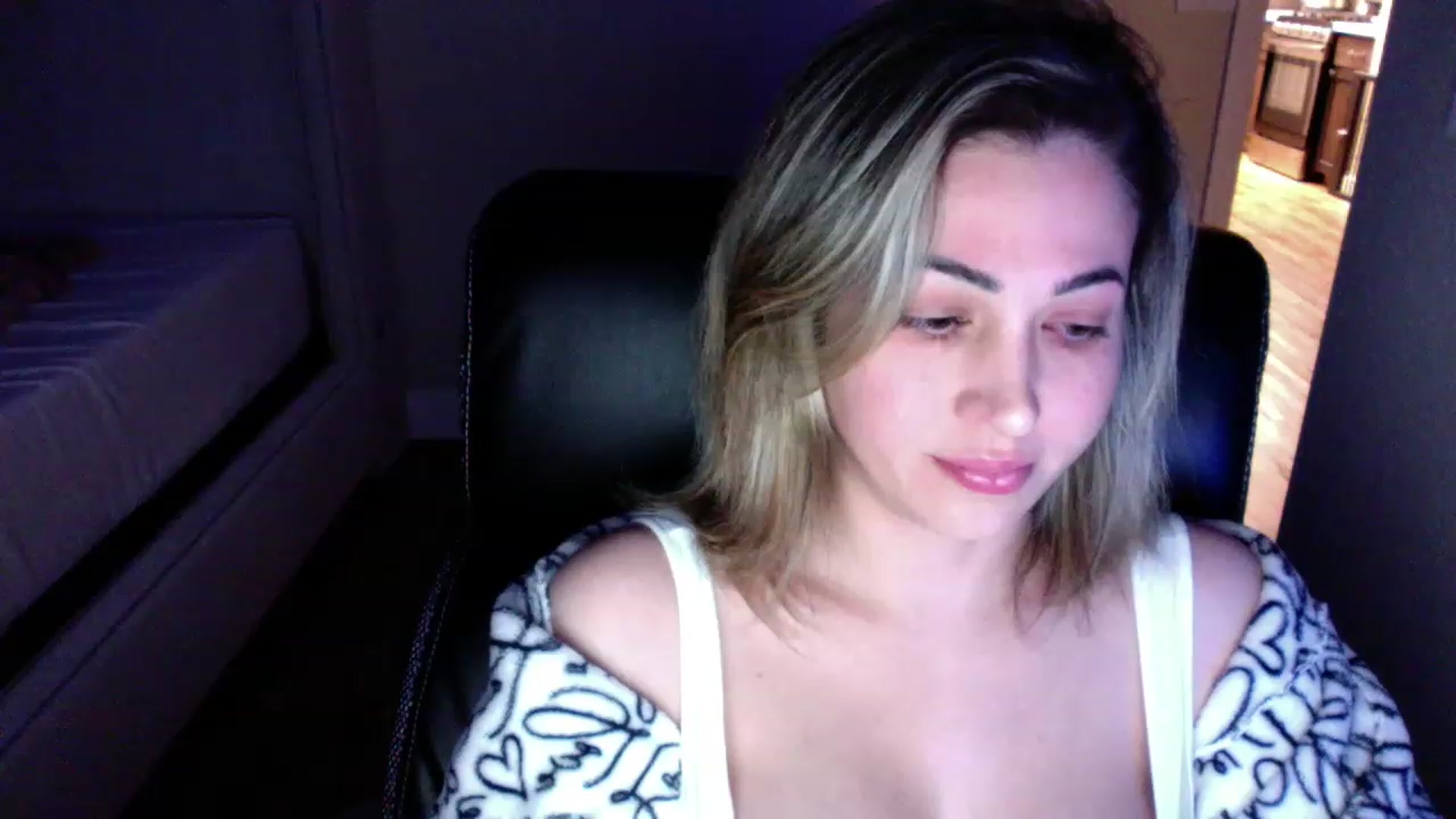 Gallery image thumbnail from CLARABENE's myfreecams stream on, 11/24/2022, 04:08 image 14 of 20