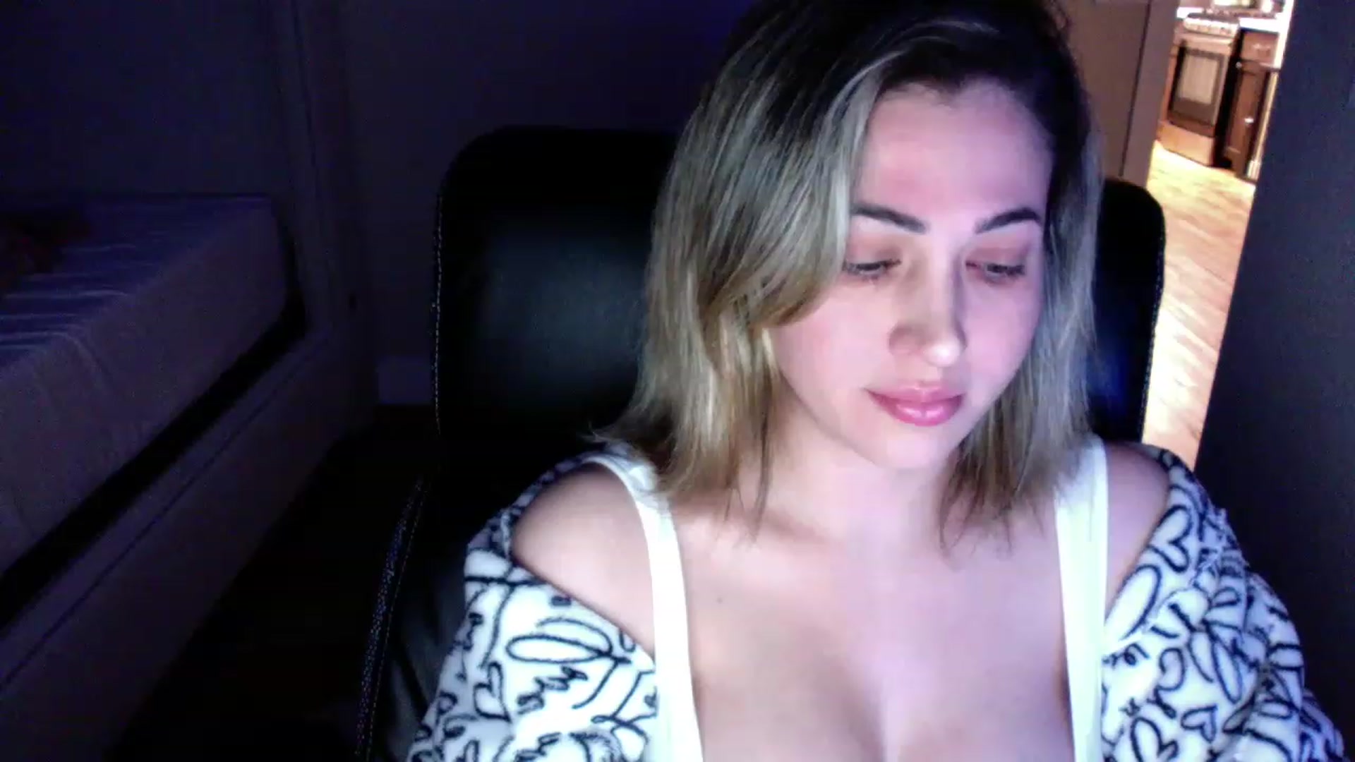 Gallery image thumbnail from CLARABENE's myfreecams stream on, 11/24/2022, 04:08 image 13 of 20
