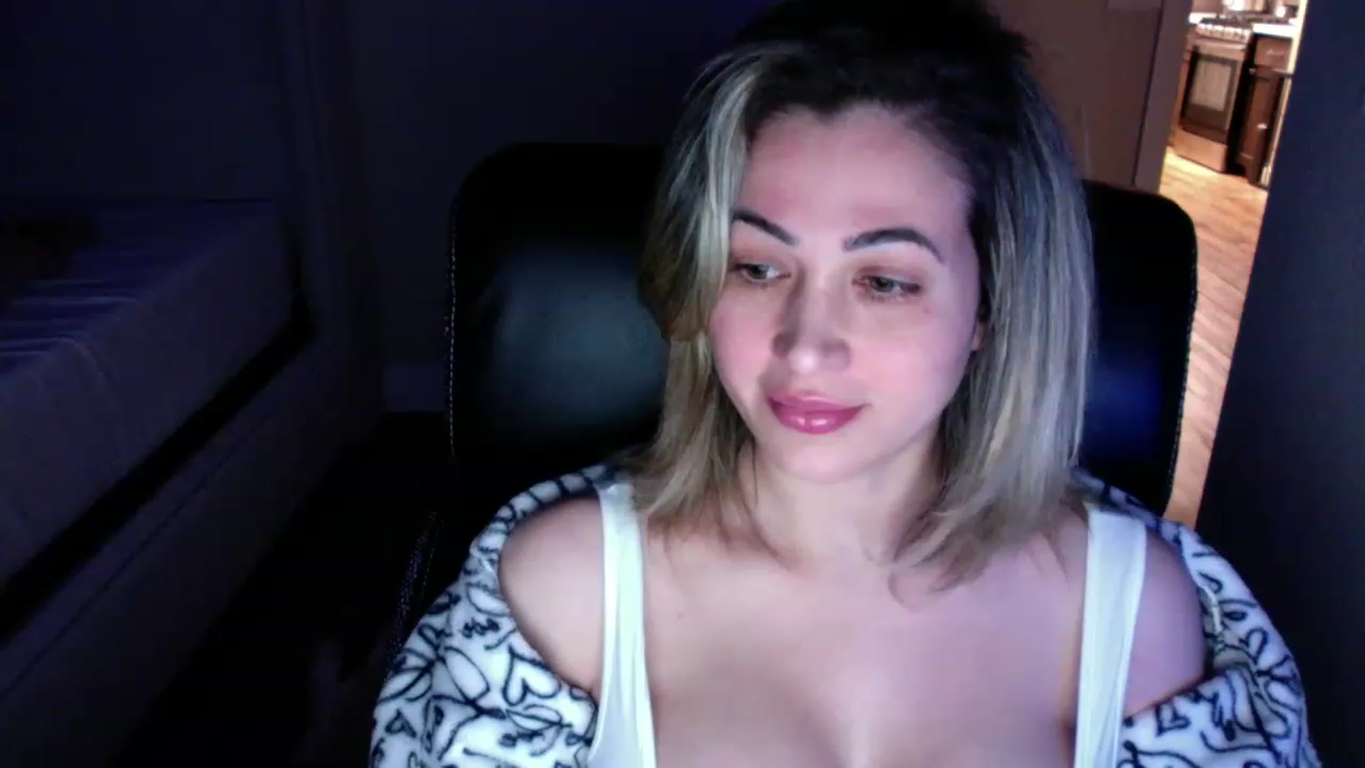 Gallery image thumbnail from CLARABENE's myfreecams stream on, 11/24/2022, 04:08 image 9 of 20