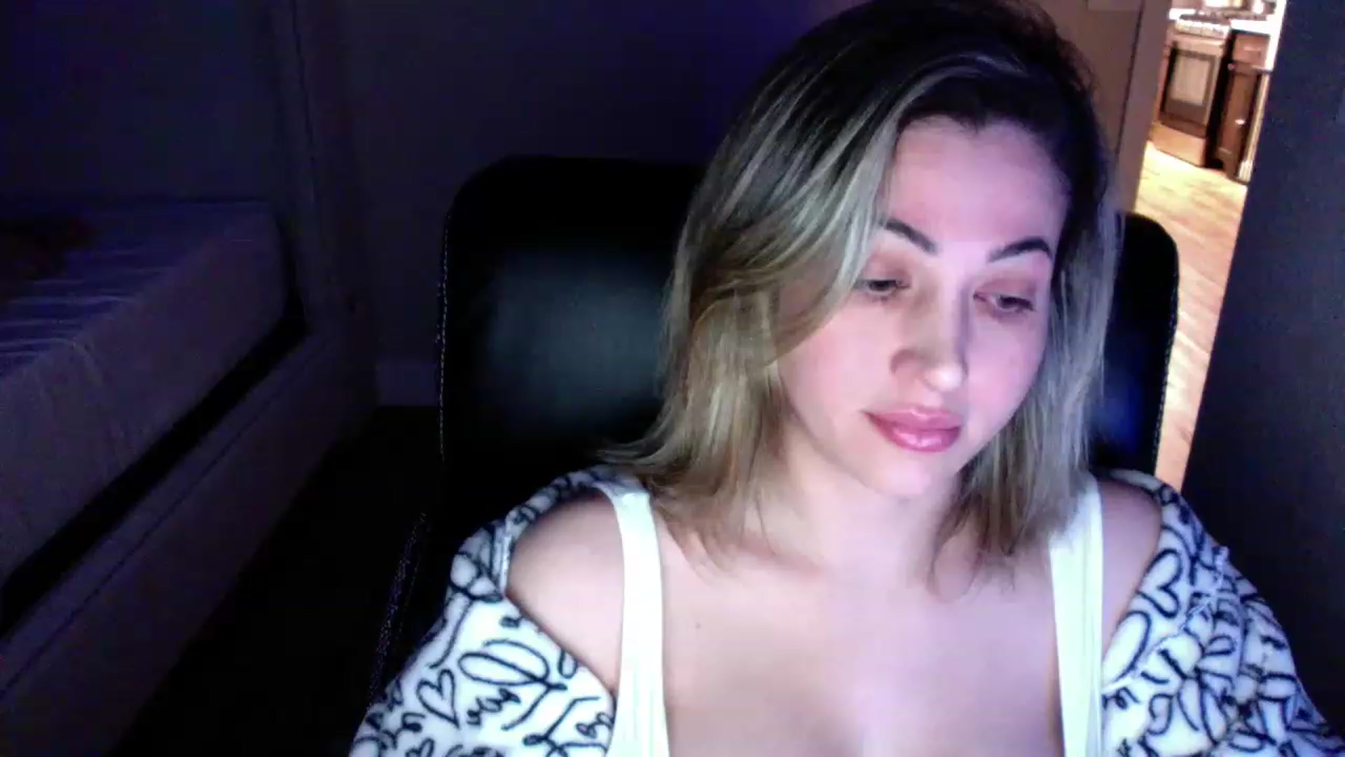 Gallery image thumbnail from CLARABENE's myfreecams stream on, 11/24/2022, 04:08 image 15 of 20