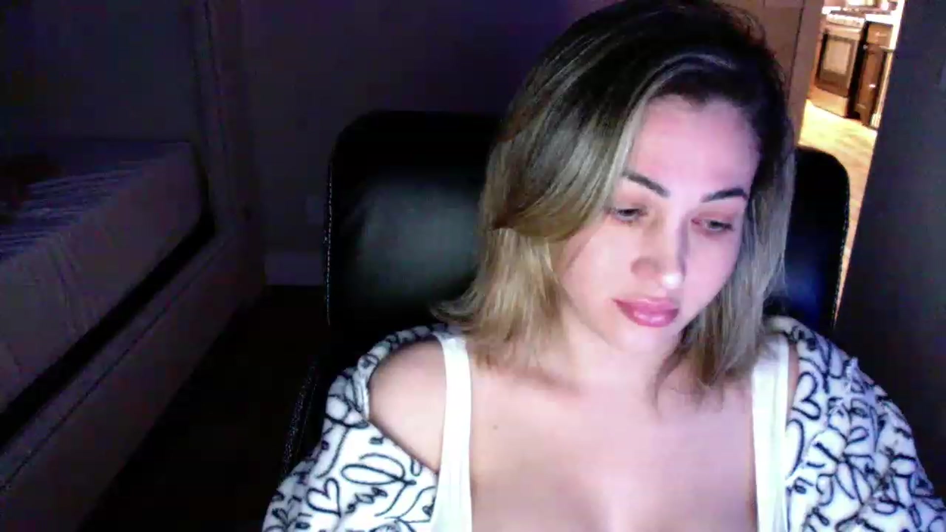 Gallery image thumbnail from CLARABENE's myfreecams stream on, 11/24/2022, 04:08 image 17 of 20