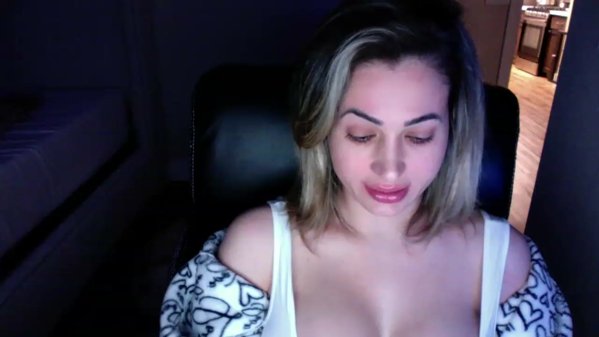 Gallery image thumbnail from CLARABENE's myfreecams stream on, 11/24/2022, 04:08 image 5 of 20