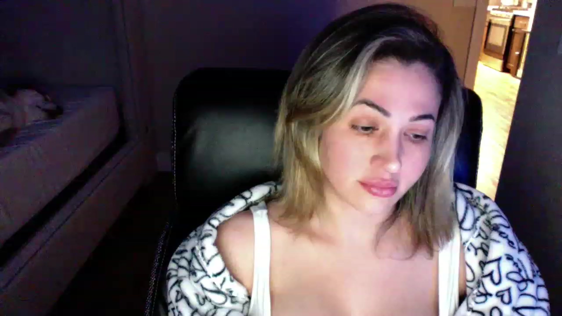 Gallery image thumbnail from CLARABENE's myfreecams stream on, 11/24/2022, 05:10 image 8 of 20