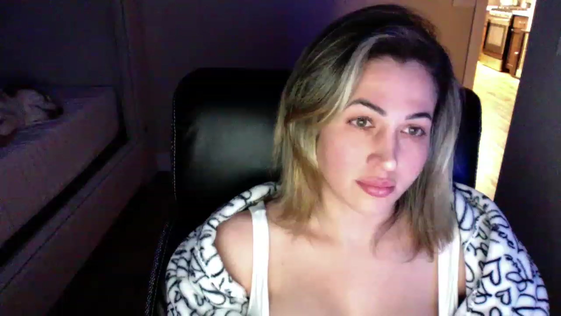 Gallery image thumbnail from CLARABENE's myfreecams stream on, 11/24/2022, 05:10 image 9 of 20