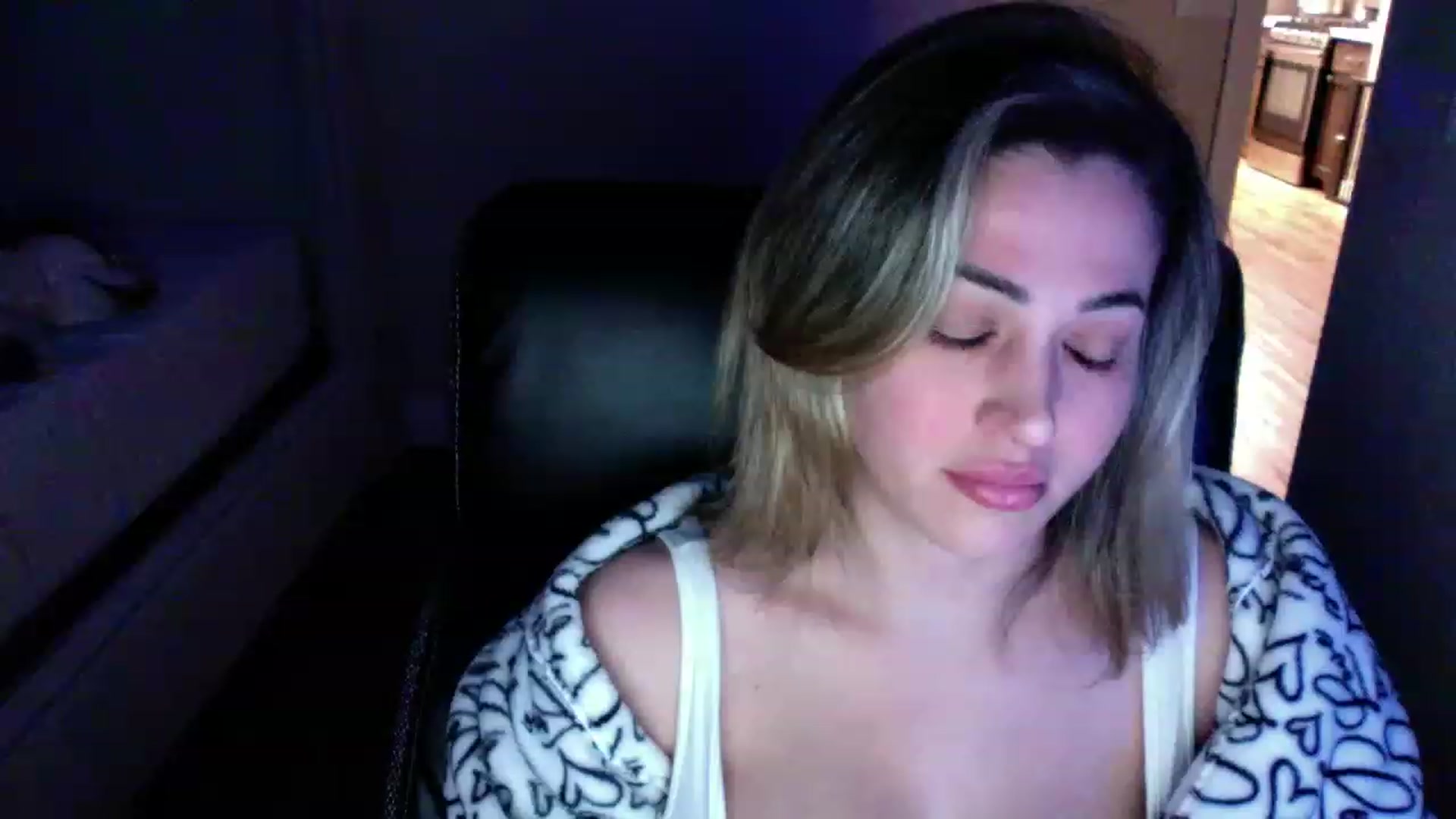 Gallery image thumbnail from CLARABENE's myfreecams stream on, 11/24/2022, 05:10 image 4 of 20