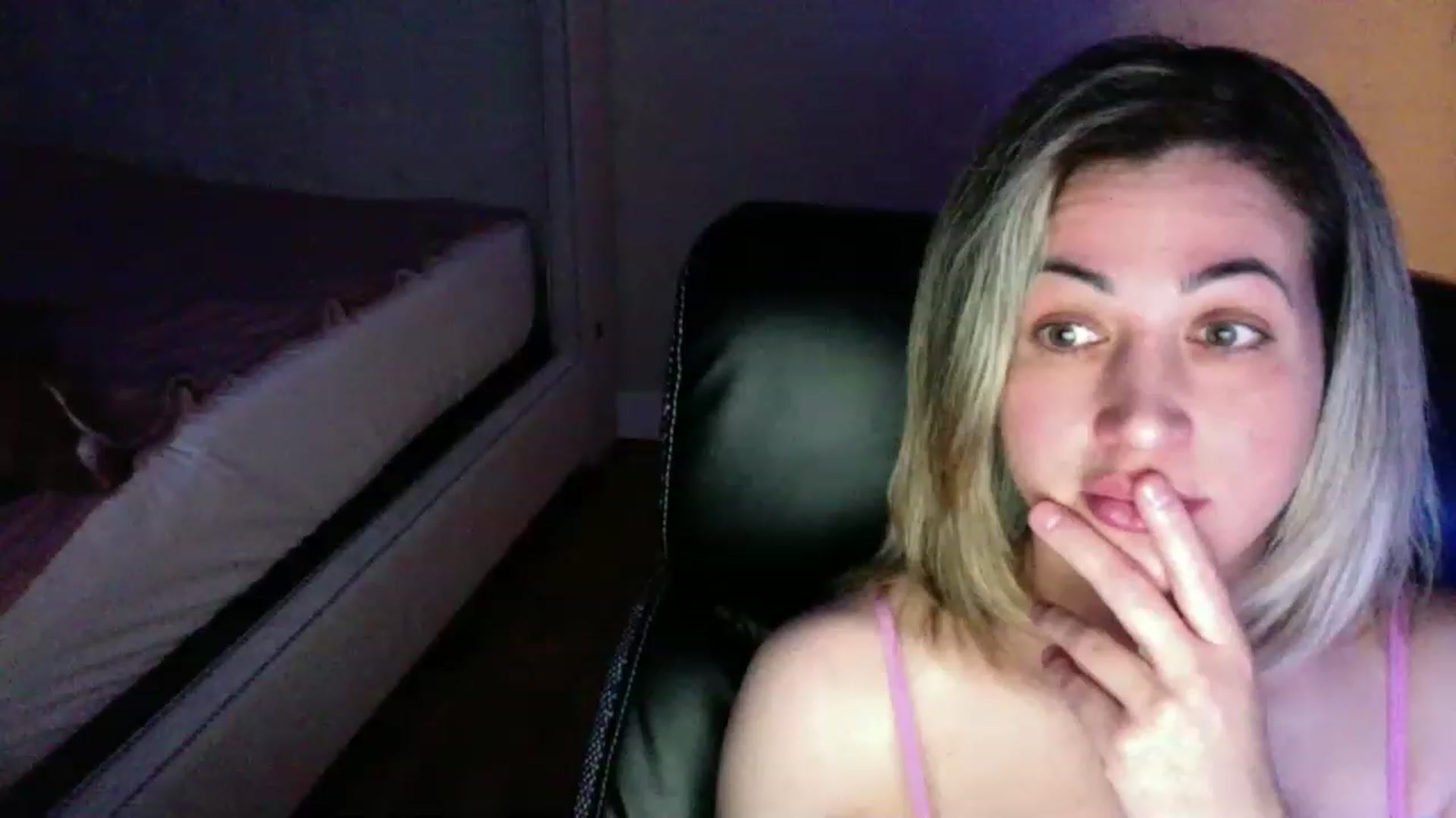 Gallery image thumbnail from CLARABENE's myfreecams stream on, 11/25/2022, 02:46 image 3 of 20