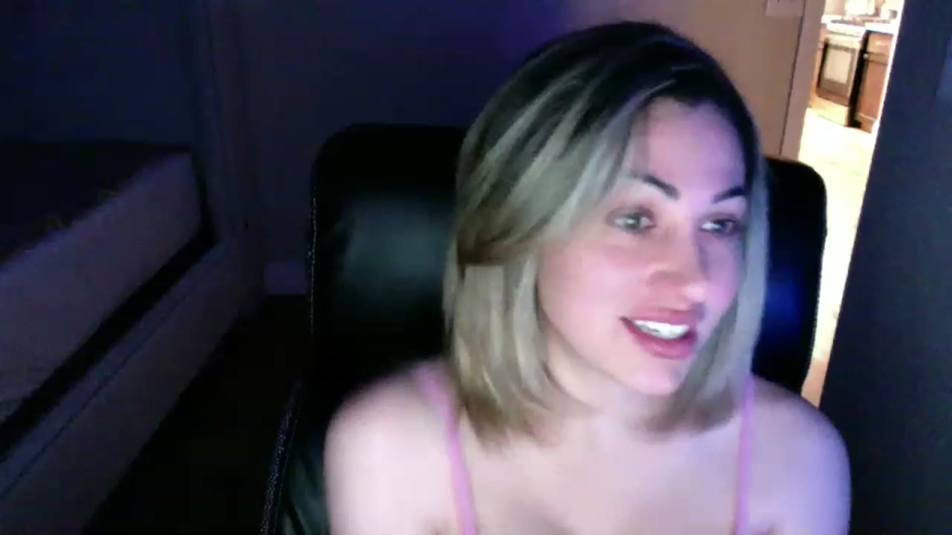 Gallery image thumbnail from CLARABENE's myfreecams stream on, 11/25/2022, 02:46 image 14 of 20