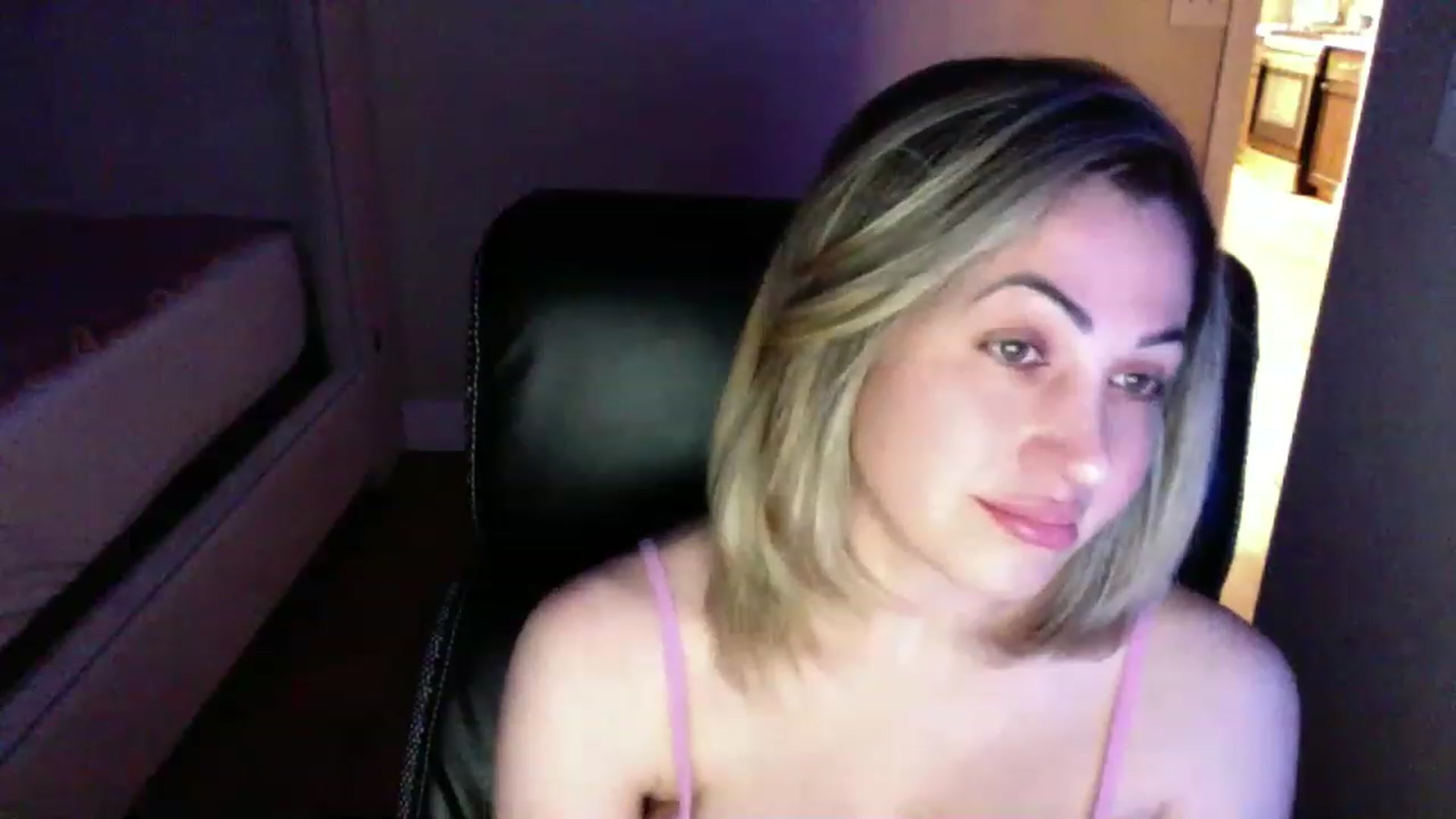 Gallery image thumbnail from CLARABENE's myfreecams stream on, 11/25/2022, 02:46 image 12 of 20