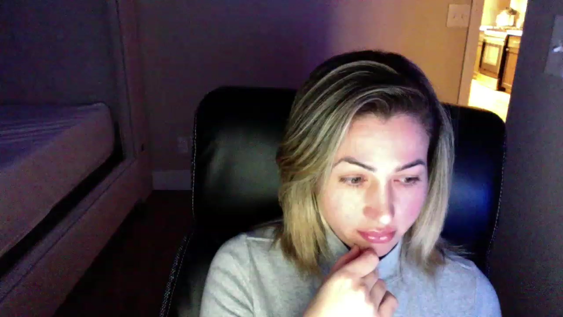 Gallery image thumbnail from CLARABENE's myfreecams stream on, 11/26/2022, 04:00 image 16 of 20