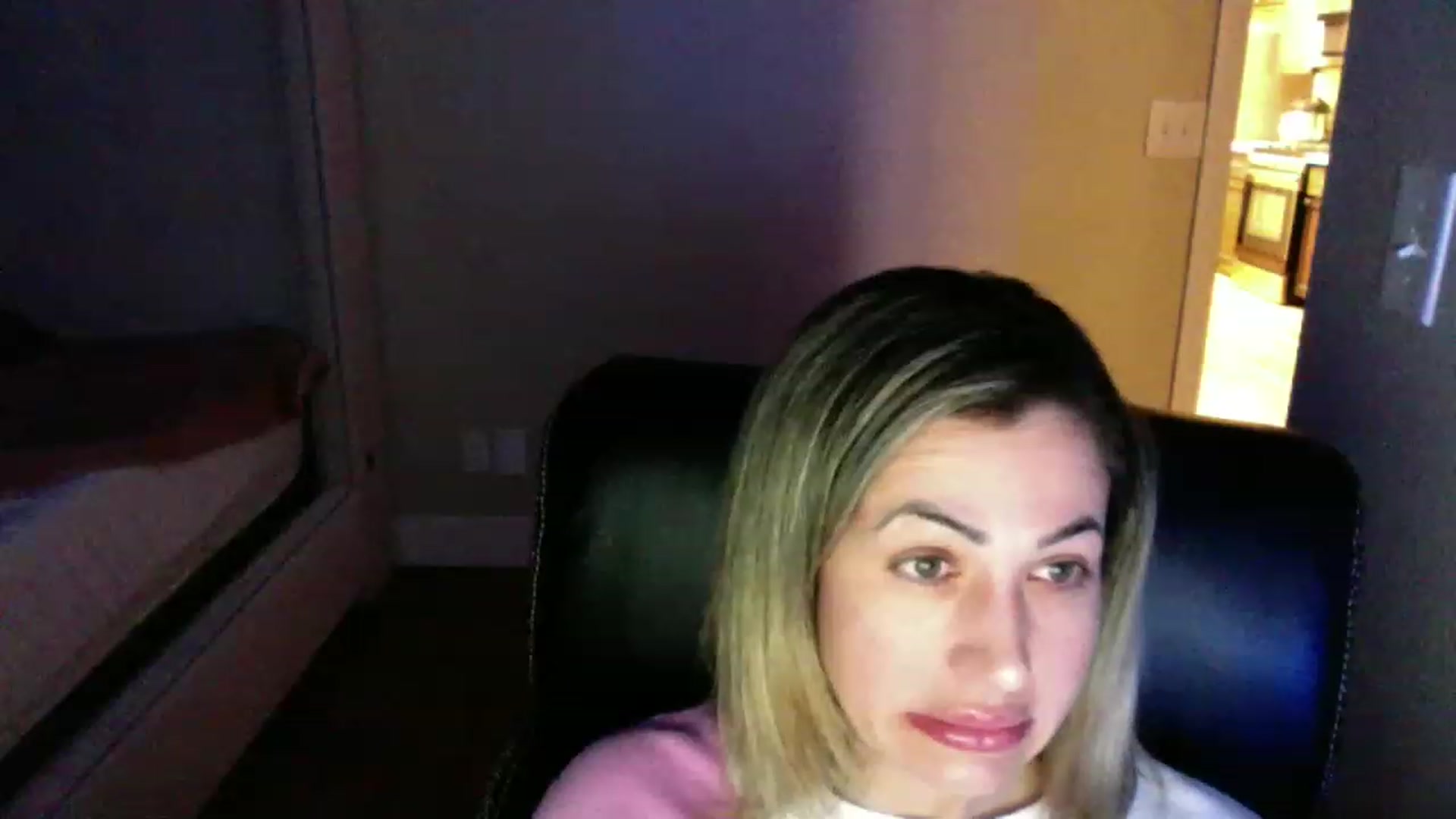 Gallery image thumbnail from CLARABENE's myfreecams stream on, 11/29/2022, 03:59 image 11 of 20