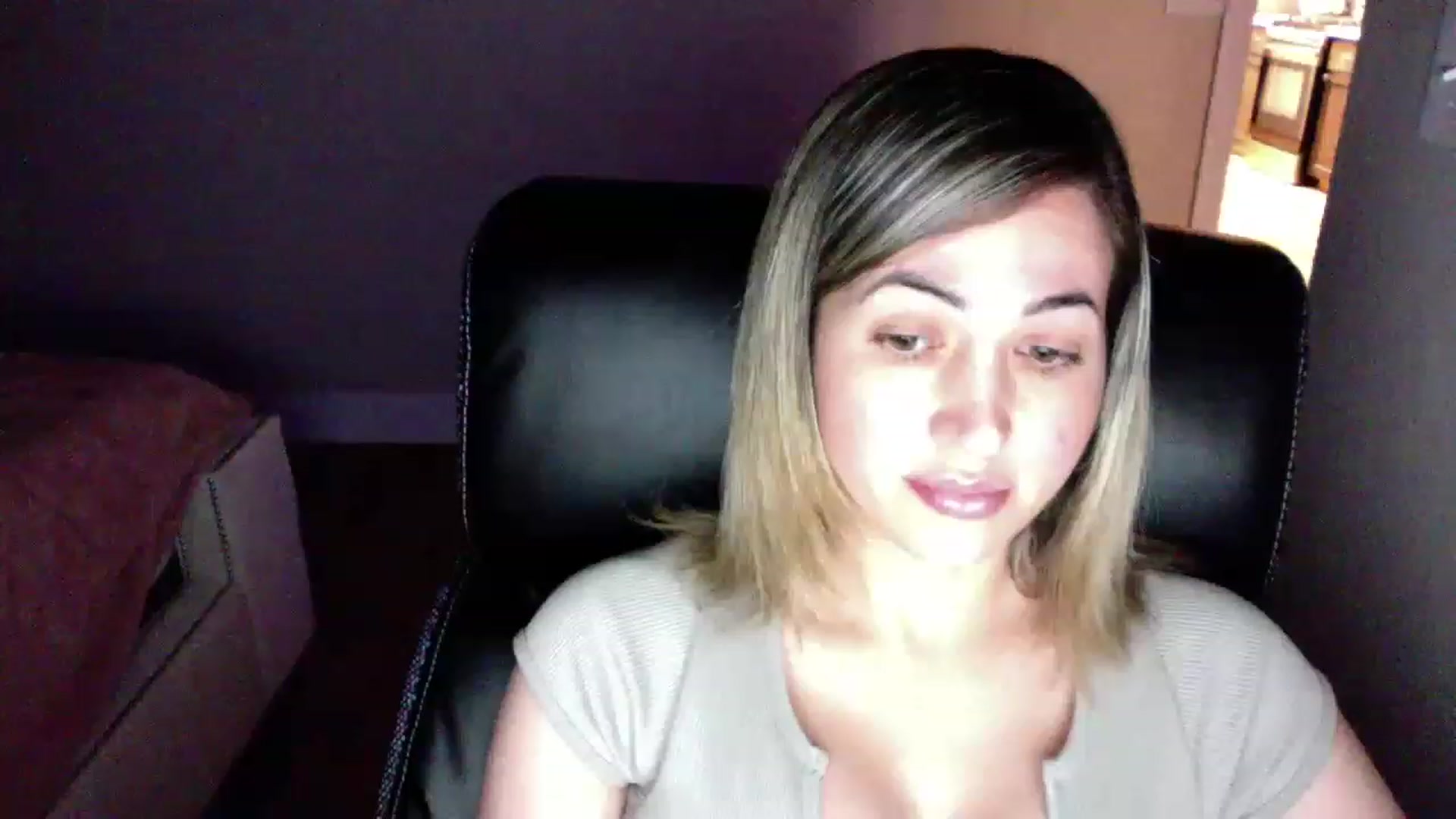 Gallery image thumbnail from CLARABENE's myfreecams stream on, 12/01/2022, 24:54 image 16 of 20