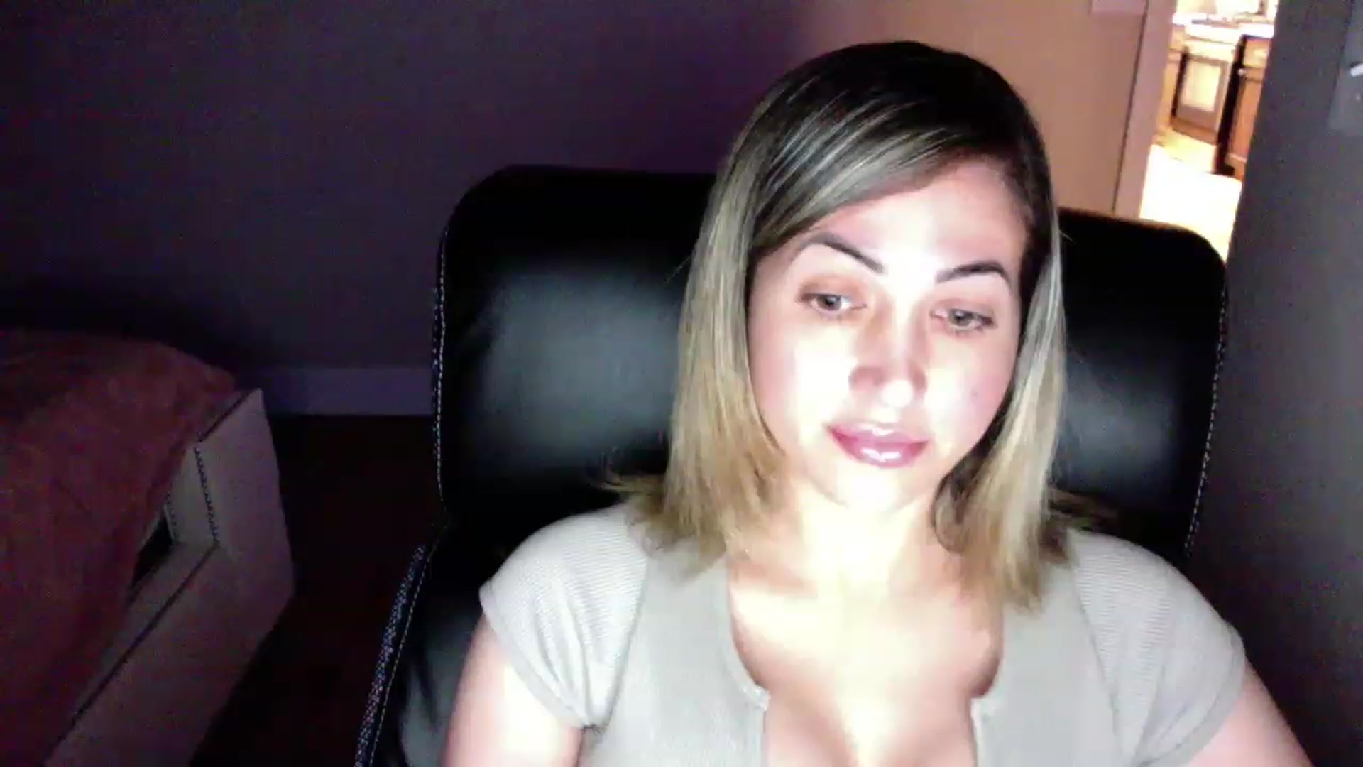 Gallery image thumbnail from CLARABENE's myfreecams stream on, 12/01/2022, 24:54 image 19 of 20