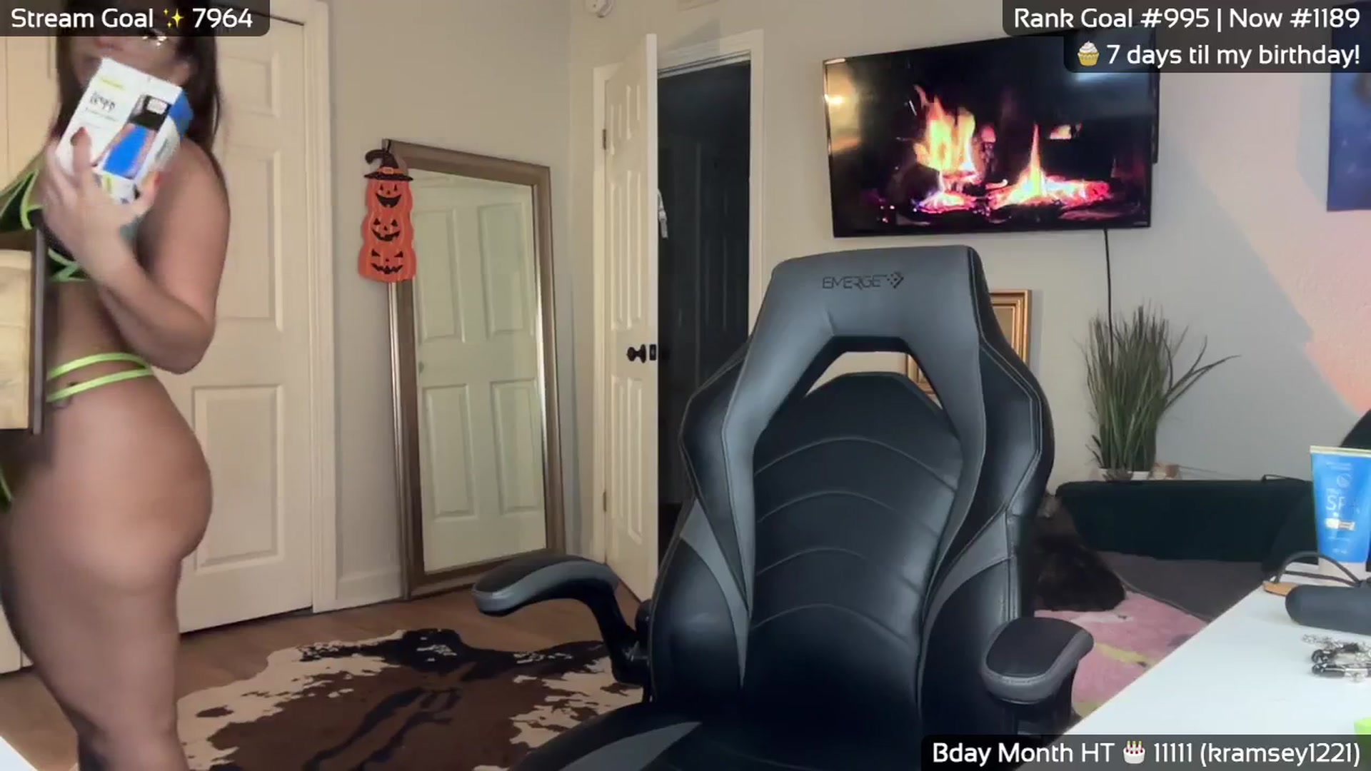 Gallery image thumbnail from CLEVER_BDAY's myfreecams stream on, 10/17/2025, 06:36 image 10 of 20