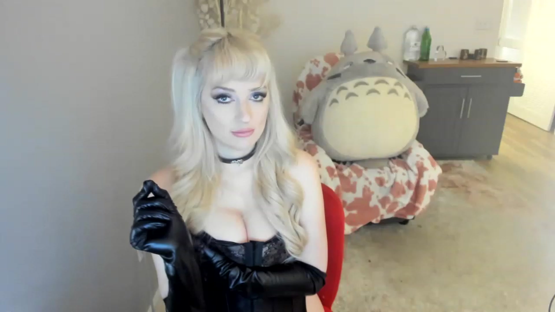 Gallery image thumbnail from CUM_CUCKDomme's myfreecams stream on, 06/08/2023, 02:17 image 13 of 20