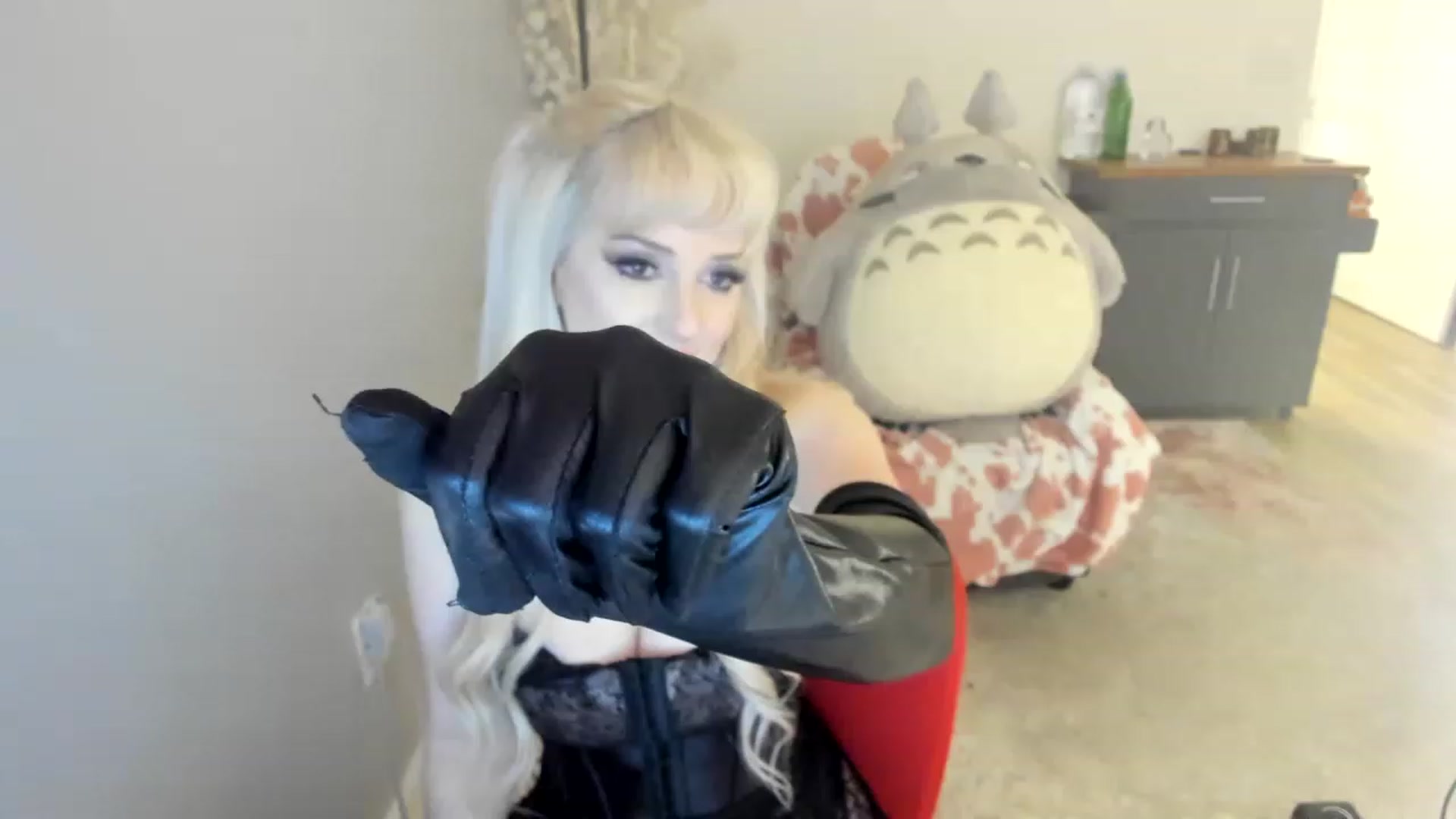 Gallery image thumbnail from CUM_CUCKDomme's myfreecams stream on, 06/08/2023, 07:38 image 17 of 20